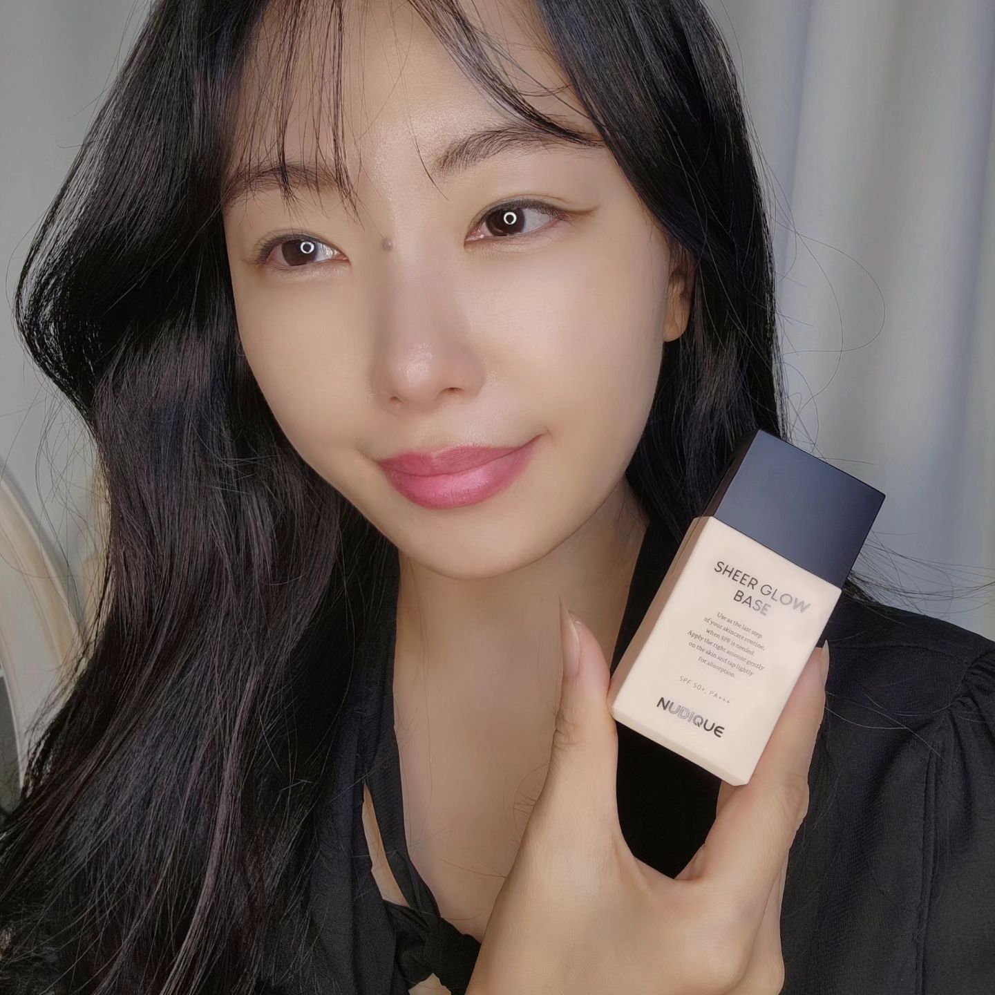#협찬 #톤업선크림 #톤업크림
nudique_official

11종 히알루론산 함유로 촉촉하게 스며들어
깐달걀 피부를 완성시켜 주는 #순살베이스 😊

바를수록 수분이 차오르고 덧 발라도 크림 바르듯이
뭉침없이 발리는데 피부톤은 또 너무 이뻐보이니까
데일리템으로 딱이에요⚝

한 반 마르고 나면 오랜시간 지속력은 물론이고
톤업크림이 이리도 커버력이 좋다니ꔛ

화사하고 부드러운 수분광채를 느끼고 싶다면 
바로 ❝누디크❞가 정답

수분크림+선크림+자연스러운 톤업+프라이머
4in1으로 네추럴 밀착 스킨핏이 피부가 편안하네//
⠀
⠀
#메이크업베이스 #메이크업베이스추천 #광채베이스 #선크림추천 #선세럼 #누디크 #누디크베이스 #물광피부 #광채피부 #깐달걀피부