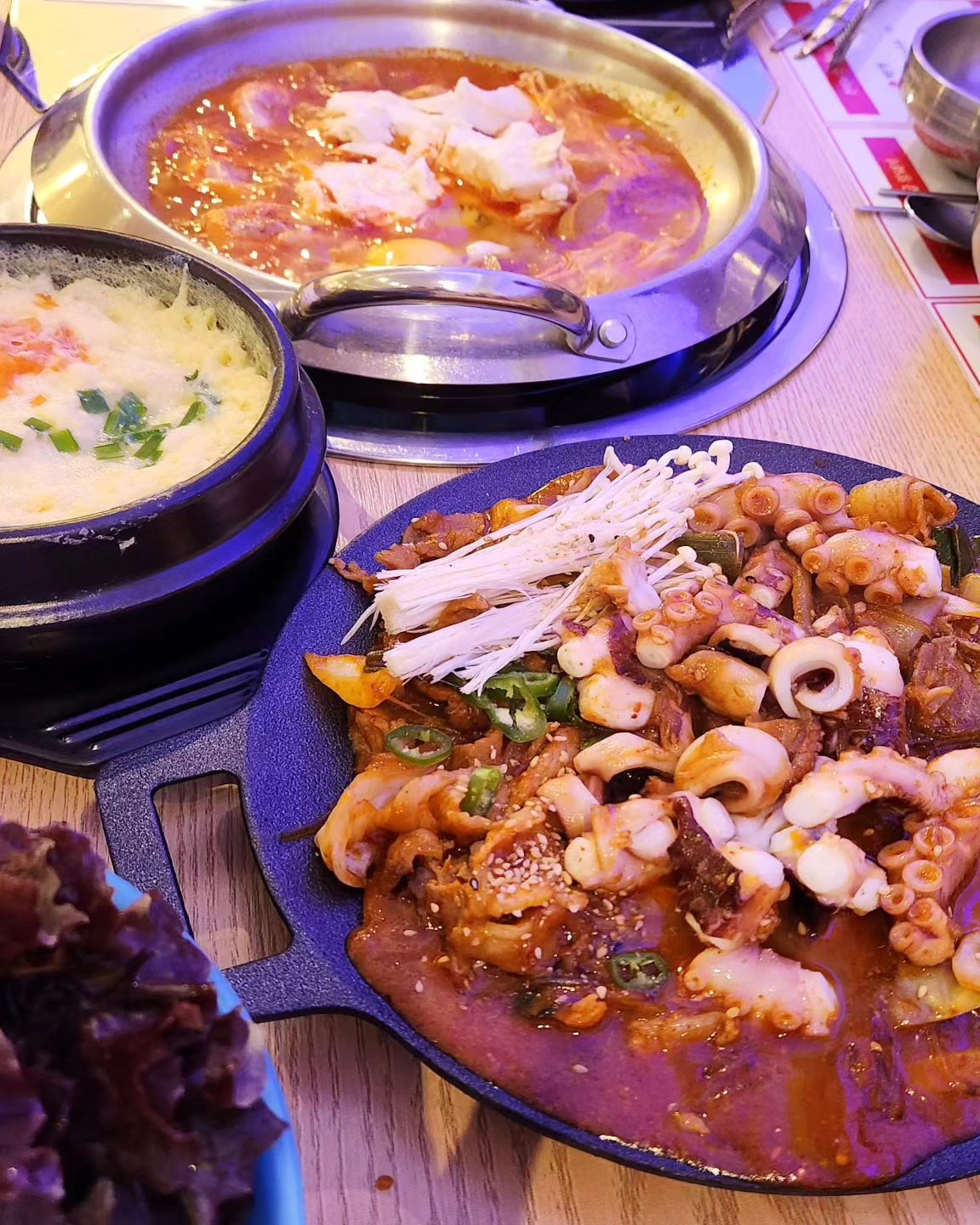 #협찬 삼산 깨끗하고 넓고 주차가능한 맛집
촌놈호랭이집 촌놈밥집

대왕사이즈 낙지가 들어간 낙지제육🍱
너무커서 낙지아니고 문어아니냐며 ㅋㅋ
공기밥 따로시키지않아도 같이나와요
점심식사가능! 특선메뉴로 가성비좋아요

1인1메뉴 주문시 끓여먹는 짬뽕 순두부찌개가 같이나와요
낙지제육덮밥 만들어서 비벼먹으면 맛있어요
남편이 인정한 맛집! 맵기조절가능🌶

플레이스저장 알림받기이벤트, 인스타이벤트까지 받으면
정말푸짐하게 한상 차려먹을수 있는 #울산삼산동맛집

#울산맛집 #울산밥집 #울산점심 #촌놈호랭이 #촌놈밥집 #울산낙지맛집 #울산냉동삼겹살 #일상 #데일리 #좋아요