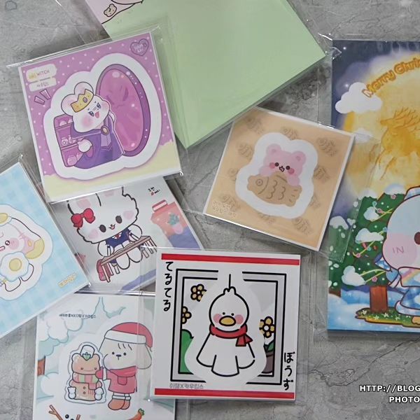 아이 선물로 주기 너무도 좋은 꾸러미!! 한창 떡메에 푹 빠져있는 꼬맹이가 엄지척 했던 랜덤박스!! 생일 답례품이나 새학기 선물로 손색이 없는 예쁘고 귀여운 서프라이즈박스라서 부담없는 가격으로 이용 가능한 다꾸!! 카우립스 자주 이용하게 될 듯 하네요~

#협찬 #다꾸#유치원답례품#생일답례품#어린이집답례품#랜덤박스#새학기선물

카우립스 https://smartstore.naver.com/cowslips