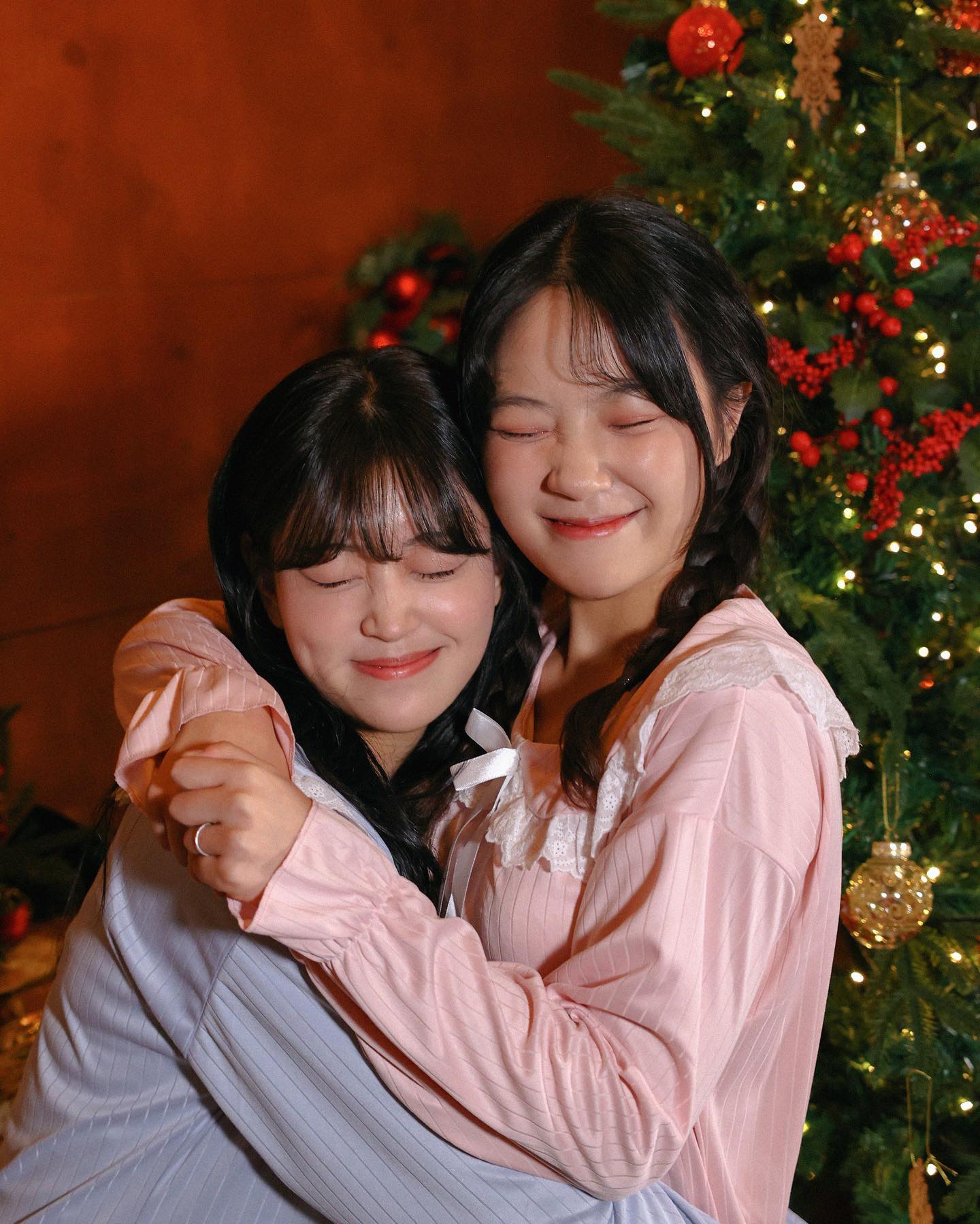 𝐇𝐚𝐩𝐩𝐲 𝐍𝐞𝐰 𝐘𝐞𝐚𝐫 🎁

2024년 새해가 밝았어요!
2023년 제게 가장 큰 도전이 스냅모델을 시작한 것이었는데, 항상 응원해주시고 예쁘게 봐주신 지인분들, 작가님들, 모델분들 덕분에 성공적인 도전이었던 것 같아요. 정말 감사드립니다!

2024년도 행복하시길 기도하겠습니다. 새해 복 많이 받으세요!