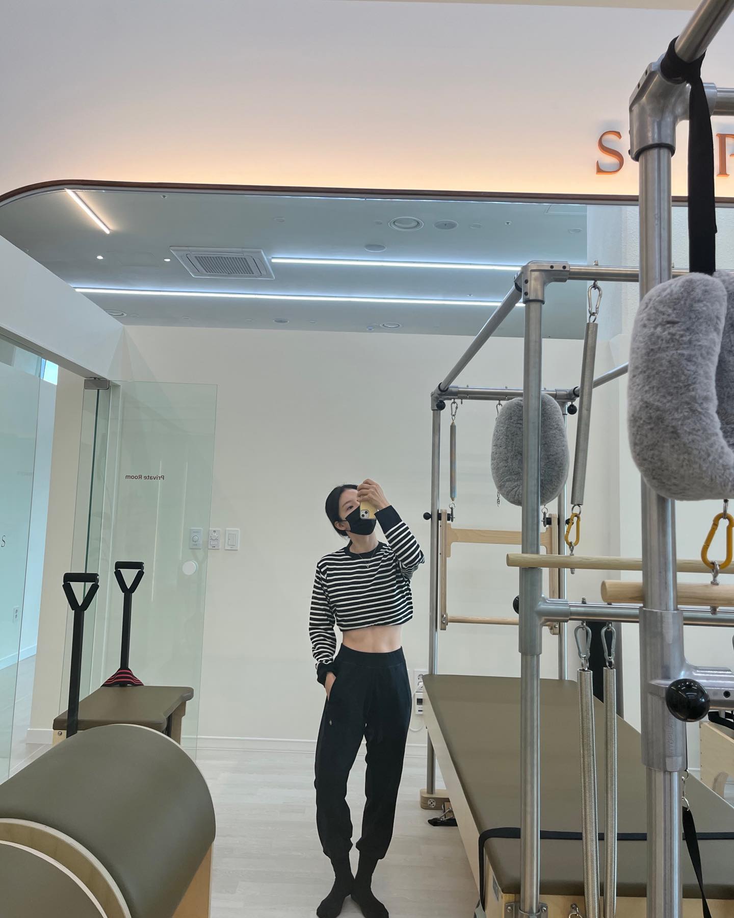 ⭐️오늘의 착장⭐️
상의: W컨셉-Yan13
하의: storyoga
양말: Oriena

장소 : SJ PILATES