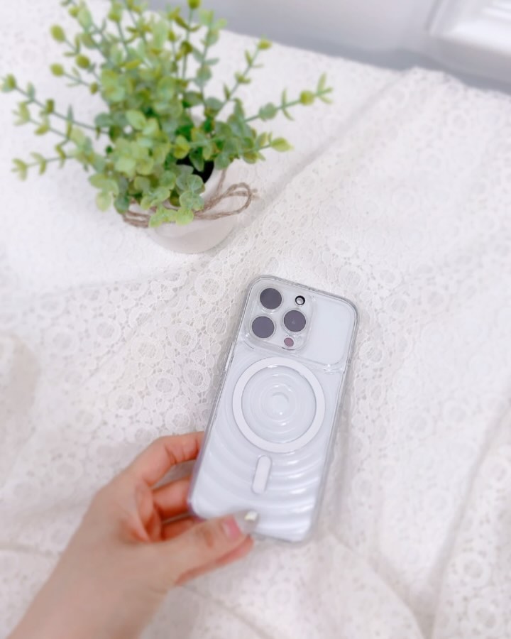 #협찬
매일 핸드폰을 들고 다니는 요즘.
폰의 감촉으로 편안함을 느낄 수 있다면?!

편안함을 주는 친구같은 
에스티엠굿즈 포커스 리어웨이큰 케이스는 
#아이폰15프로케이스 로는 딱 안성맞춤이에요.
정교하고 튼튼하게 만들어져서 
케이스의 기본인 폰을 보호하는 기능적인 역할은 물론 
동그란 무늬를 만지면서 기분도 정화되는 
똑똑하고 안정감 있는 케이스랍니다.

특히  #STM #포커스케이스 는 
동심원이 두드러진 케이스로 집중을 하기에 
이만한게 없더라고요.
내구성도 좋고 강력한 자력으로
맥세이프 사용이 쉽고 편하니 매일 
#에스티엠굿즈 #아이폰케이스 
사용하는 중이랍니다!

 #아이폰15프로 #아이폰15 #아이폰15프로맥스
