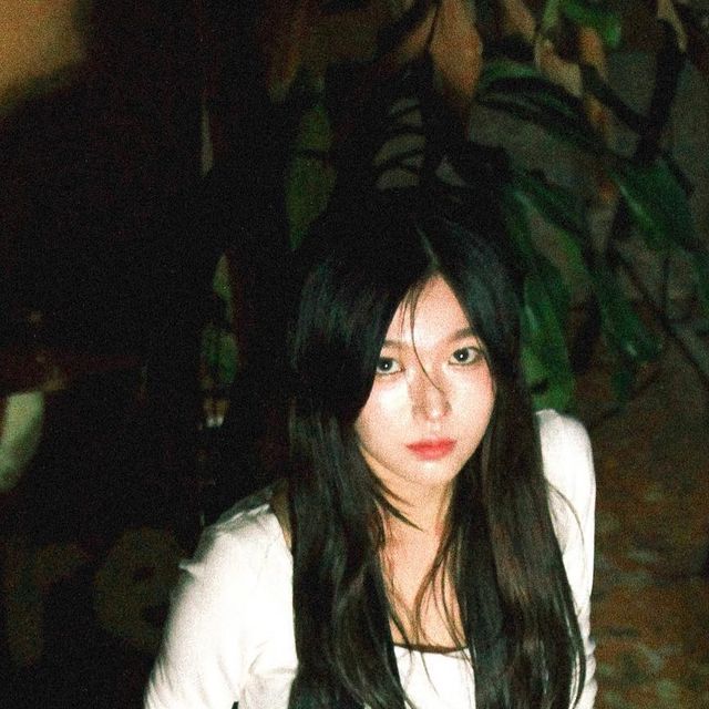 해인 on Instagram: "@bathin.magazine ⛓️ #광고#바지#바틴#협찬#Y2K#패션#의류"