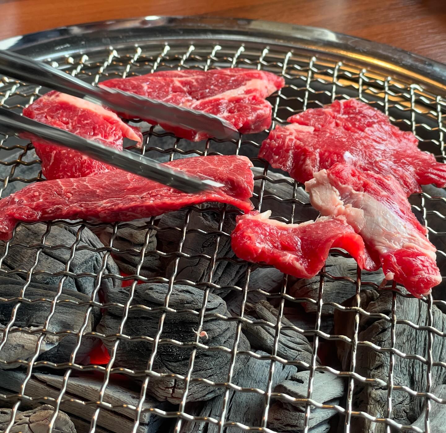 광명 소통한우

오랜만에 소고기🥩
여기는 꽃등심 추천!!

#광명 #광명맛집 #광명소고기 #소하동정육식당 #광명소고기맛집 #소하동가성비한우 #소하동소통한우 #소통한우 #소통한우광명점 #daily