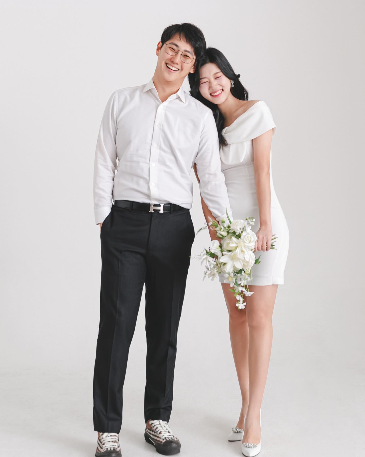 #네번째 #결혼기념일 #당신없인못살아

결혼기념일에 우리의 사진을 남기고 싶어서 다녀온 belleminou_official ♥️

작가님도 너무 예쁘게 찍어주시고 자연스럽게 잘 해주셔서 웃음만땅으로 촬영한 결혼기념일 사진💛

앞으로도 매년 벨미누와 함께해야지🥹
우리 할머니 할아버지 되어서도 늘 웃으며 살자🤍