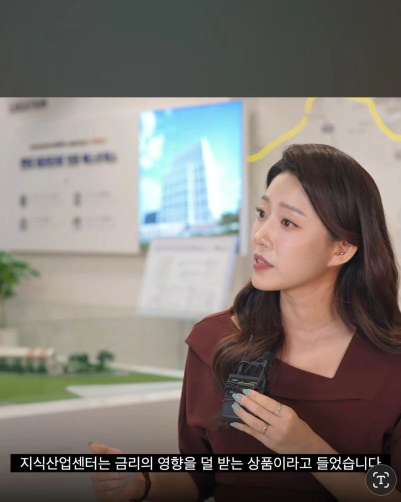 ⠀
인스타 앱이 바뀐건가, 갤럭시 소프트웨어 업그레이드 탓인가
뭔가 좀 달라졌네요 ㅎㅎ 적응하기 어렵다 ㅎㅎ
⠀
머리가 길어져서 분위기가 확 달라진 요즘 !
감사하게 주어진 일정들을 해나가니 
벌써 12월이야. 한 5월같은데 벌써 2024년을 준비해야 하는 시기라니
얼떨떨하기까지 하네요. 
⠀
부동산 시장이 쉽지 않다지만
젊은 열정이 모여 빠르게 성장하고 있는 #한신금융그룹 과 함께했어요.
⠀

_______________________________________
⠀
💄 Make-up
심경미 원장님 
cocomika_kyungmisim 
👩‍🦰 Hair
민경 디자이너님
cocomika_mink
✨️혜택
kfba_official
cocomika_official
⠀
화사하고 또렷하게 완성한 #촬영메이크업 
중요한 행사나 촬영이 잡히면 무조건 찾는
든든한 나의 어벤져스 :)
_______________________________________
⠀