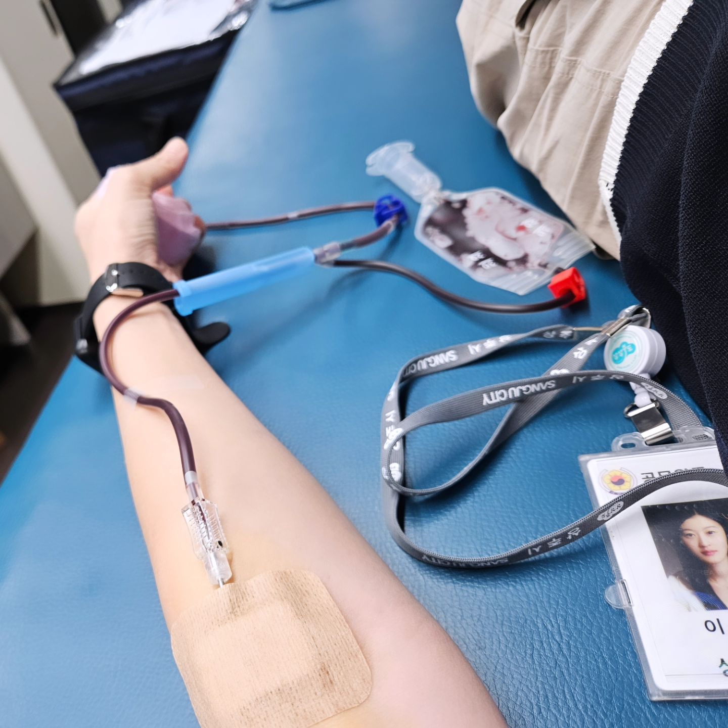 #헌혈

나와 내 가족을 살릴수 있는 나눔
오늘도 성공!! 👏 👏 👏 

#나눔실천
#헌혈14번째
#선물대박🎁 
#이찬원씨디는엄마꺼