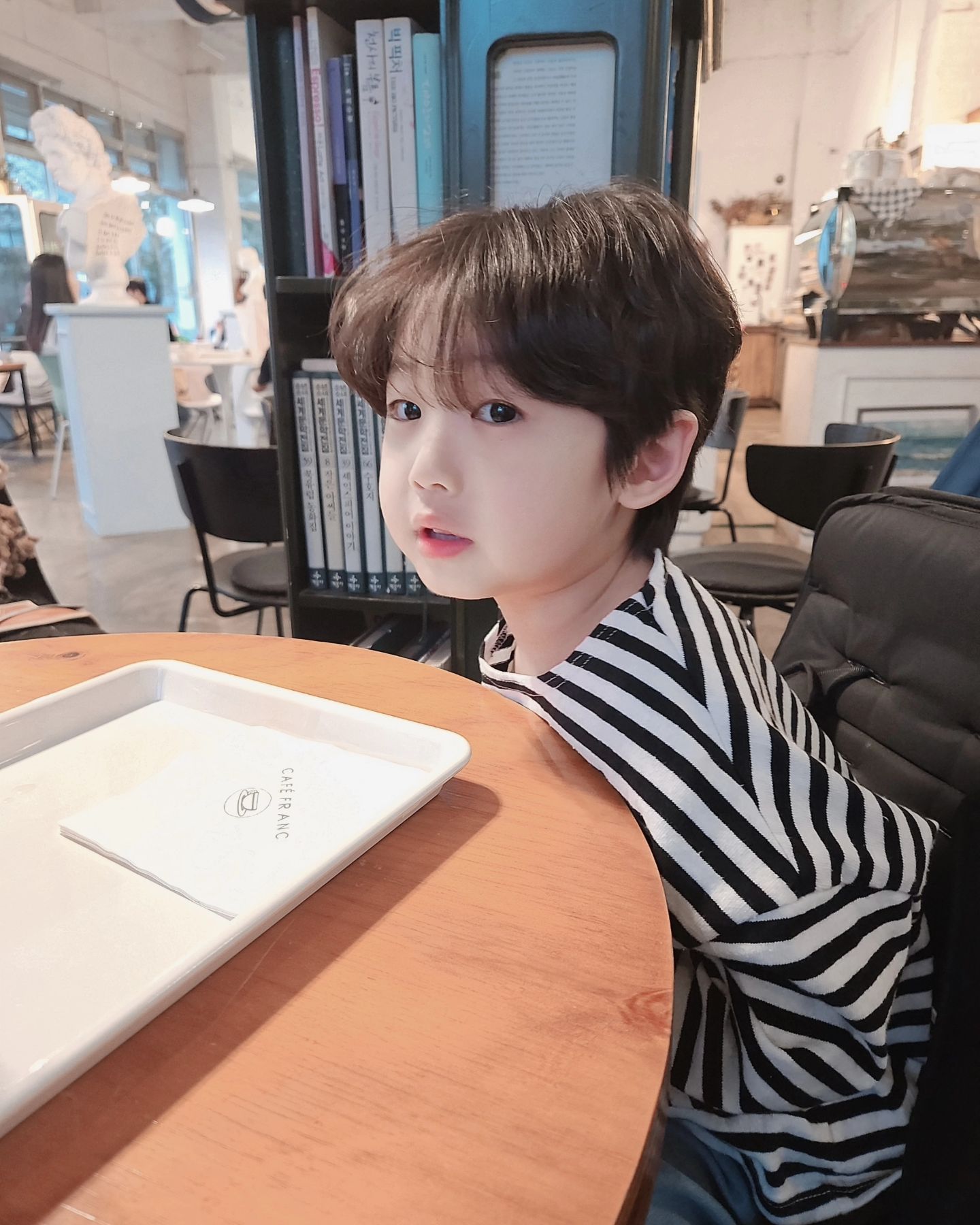 #우주피드 #생후1668일차 #성장기록
.
.
봄 우주 🌸