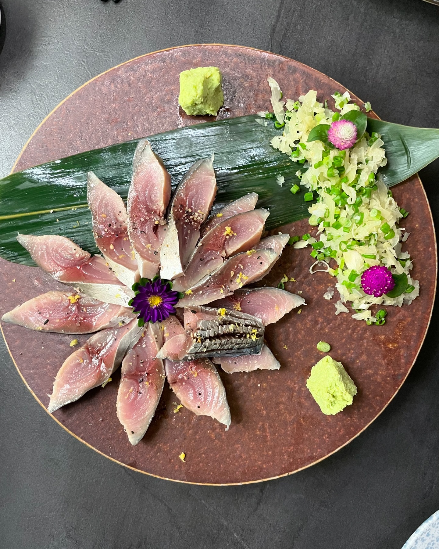 ✔️ 쿠시노리
😋 츠쿠네2p , 캘리포니아롤, 호도리롤, 시메사바, 사케샘플러 4종
🧐 인생 캘리포니아롤, 인생 시메사바를 맛 볼 수 있는 곳
진정으로 맛에 대해 감히 평가하기 어려운 곳

kushi_nori
서울 용산구 회나무로13가길 3-8

#jmt #존맛 #동네맛집 #맛스타그램 #맛집소개 #맛집스타그램 #맛집추천 #맛집탐방 #맛스타 #먹스타 #맛집 #먹방 #맛집투어 #먹방스타그램 #먹스타그램 #오늘의맛집 #맛집공유 #추천맛집 #찐맛집 #전국맛집 #맛집여행 #맛집그램 #맛집코스 #먹스타맞팔 #핫플레이스 #핫플 #서울여행 #서울여행지추천 #서울데이트코스 #협찬