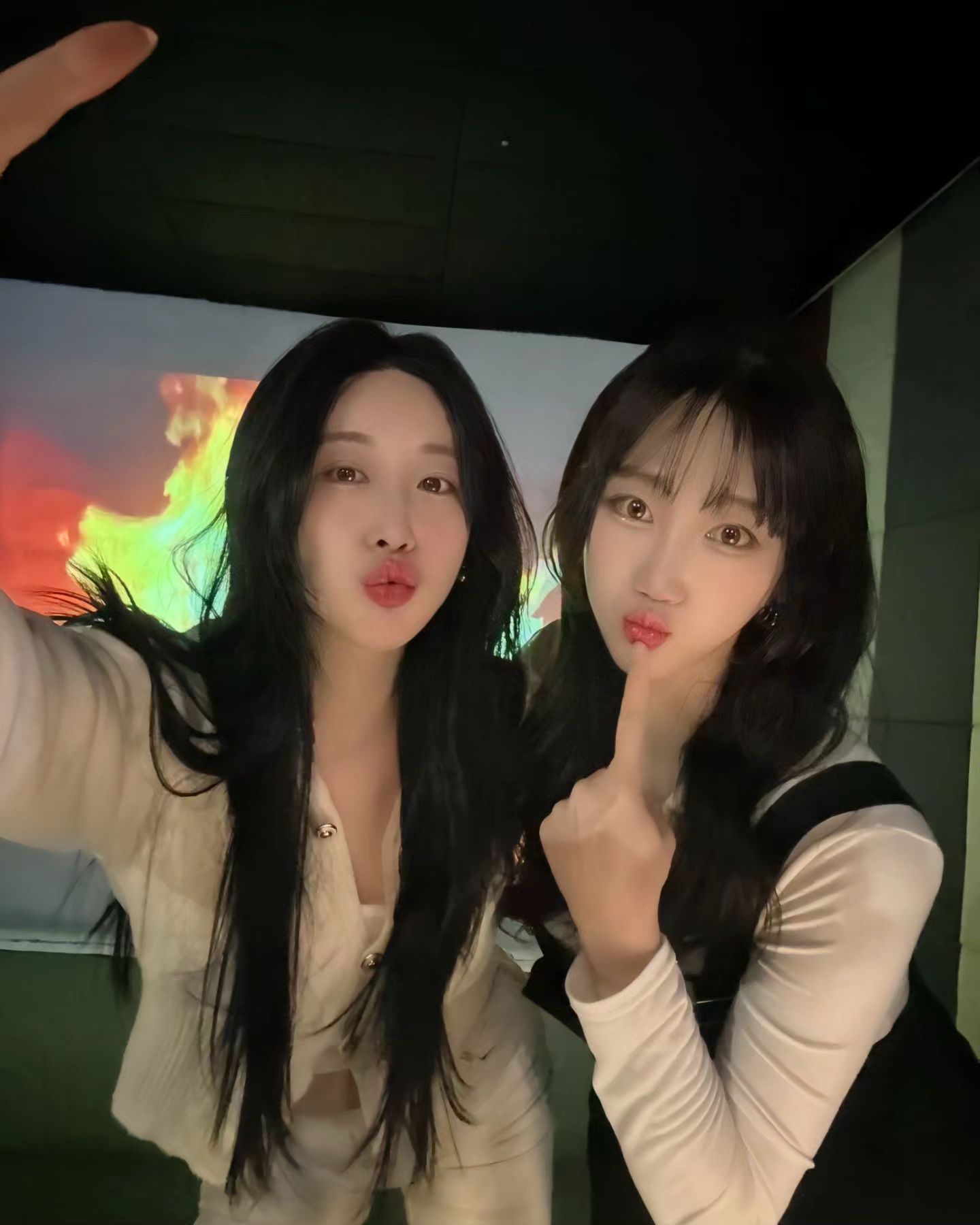 불멍할수있는 #불멍포차 🔥🔥
안주도 맛있고 컨셉자체가 넘 재밌다아
올만에 혜빈이랑 ㅎㅎ사진다운 사진두 찍구
건대가서 #테크런 도 함 👯‍♀️👯‍♀️👣