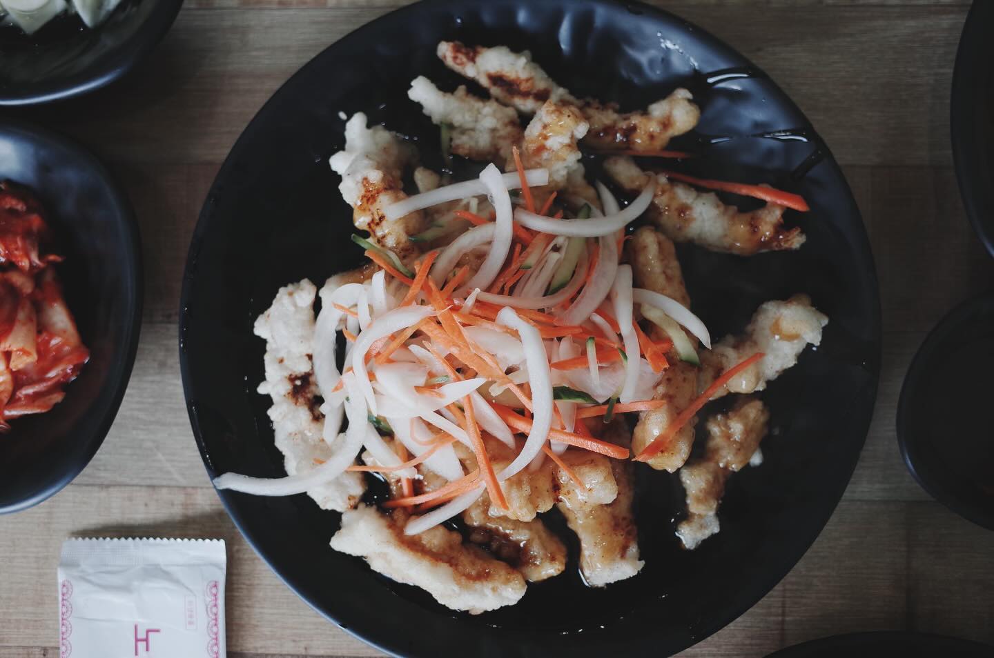 .
24.02.24

#짬뽕에취한날 #갈비짬뽕 #탕수육

오픈 전에 가서 당연 우리가 일빠겠지? 라고 생각했지만
우린 4번째 테이블🥲
맛은 있었지만 난 아침에 중국집은🤨
.
woodie_0416
.
.
#제주맛집 #제주카페 #제주도 #제주공항 #태교여행 #밍카페 #밍푸드 #먹방 #요린이 #취미 #커피 #디저트 #브런치 #맛스타그램 #먹스타그램 #푸드스타그램 #집밥 #홈쿡 #food #일상 #홈카페 #daily #__ming_cafe #__ming_food #신혼밥상 #신혼