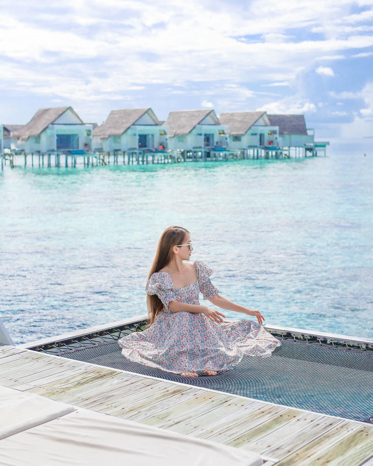 열장 꽉꽉 채우고 싶은
우리의 #신혼여행지 #몰디브여행 🏝️🩵
저번에 코로나로 아쉬웠던 마음을 담아서 
몰디브 리조트학과 한번 공부해봤으니 더 꼼꼼하게 비교해서
선택한 #센타라그랜드몰디브 대대대대대만족👀👍🏻
-
일단 년차는 오래된 곳이었지만
그만큼 체계적이었고, 서비스도 너무 좋았고
더불어 물꼬기 좋아하는 우리에게 완벽했던
수중환경까지 #몰디브리조트 성공적❤️‍🔥
-
#몰디브올인클루시브 로
아침부터 저녁까지 쉴틈없이 즐겼다🫶🏻
#몰디브럭셔리리조트