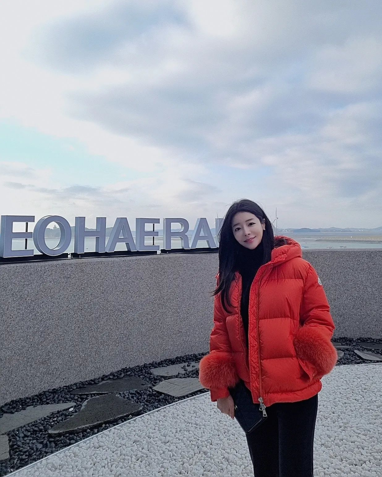 ⠀
도착하니 햇빛 쨍!🌞 나는야 날씨요정~😍
바닥까지 투명한 크리스탈 캐빈 케이블타고
제부도 건너 가서 일몰보고 바이킹타고ㅋㅋ
저녁먹고 또 봉은사가서 카운트다운까지🎆

Good bye 2023 👋  Welcome 2024 🫶
모두들 새해 복 마니마니 받으세요~!!🧧🎉
⠀
⠀
⠀
⠀
⠀
⠀
⠀
#서해랑
#제부도