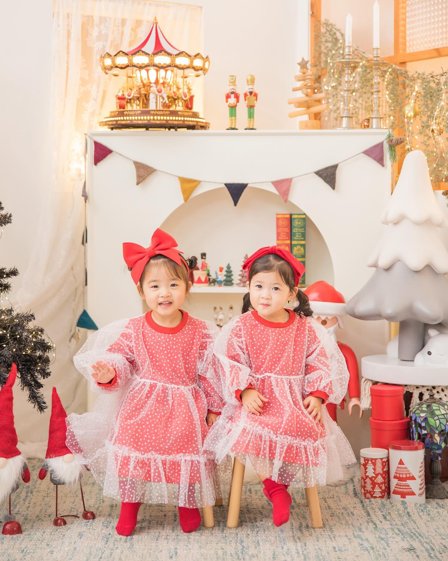 °• ♥ •° 𝗗+𝟳𝟵𝟴 °• ♥ •° 
⠀⠀⠀⠀⠀⠀⠀ 
⠀⠀⠀⠀⠀⠀⠀ 
⠀⠀⠀⠀⠀⠀⠀ 
넘나 이뻐서 원본을 안풀수가 없다구요오 ٩( ᐢ-ᐢ )و
⠀⠀⠀⠀⠀⠀⠀ 
2024년에는 4계절 사진 꼭 남기쟈 🫶🏻
아라야 sime._.bebe 🫶🏻
⠀⠀⠀⠀⠀⠀⠀ 
⠀⠀⠀⠀⠀⠀⠀ 
⠀⠀⠀⠀⠀⠀⠀ 
⠀⠀⠀⠀⠀⠀⠀ 
#스튜디오촬영 #우정사진 
#러블리앤 #러블리앤스튜디오 
#26개월 #우리는친구 #사랑스러워