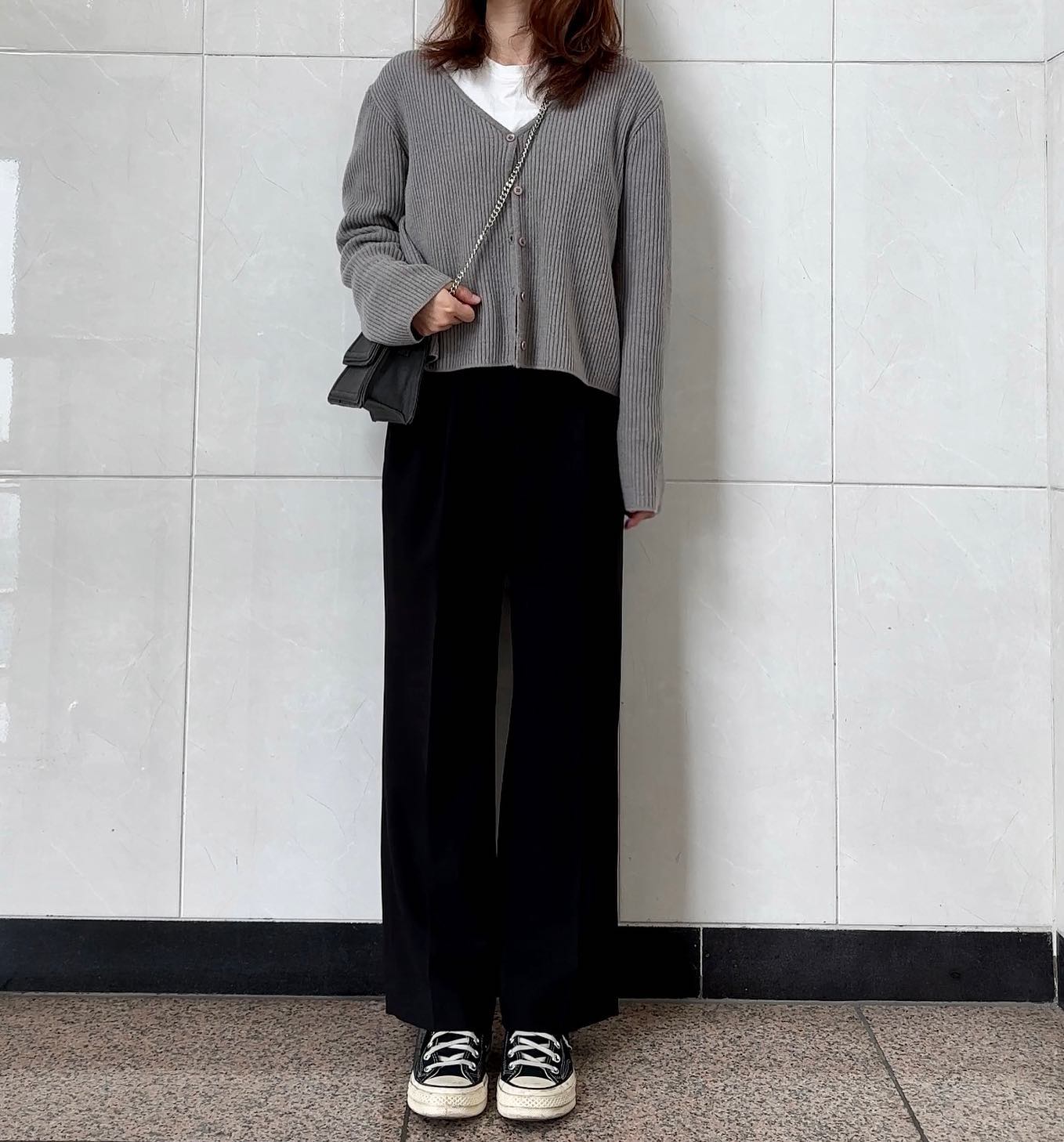 #출근룩 #daily #dailylook #ootd
☀️ 10° / 20°

왜 아직 수요일...?😬
요즘 12월에 갈 스페인 일정 짜고있는데용! 생각보다 쉽지않네욤..
포르투갈과 스페인 남부 쪽으로 돌아다니려고 하는데 혹시 추천하는 투어나 여행지가 있나요?

Outer. slow.and 
Top. withyoon.official 
Bottom. withyoon.official 
Bag. zara 
Shoes. converse_kr