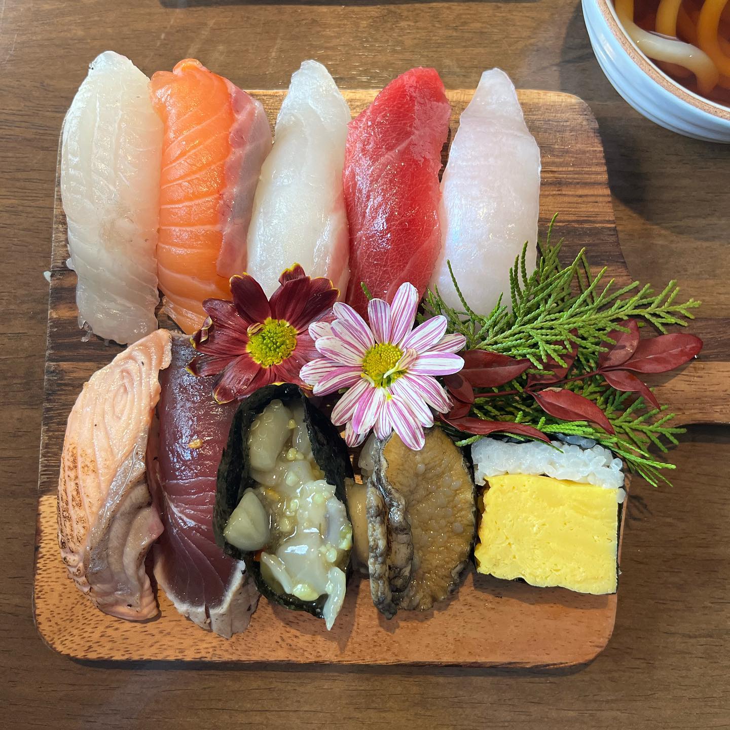 근무 중에 우연히 배달시켜먹었던 무화식당!
전복이 너무 부드럽꼬 맛있어서 반함,,
스시는 이제 무화식당만 간다 🩵
진짜 인.생.초.밥 🍣