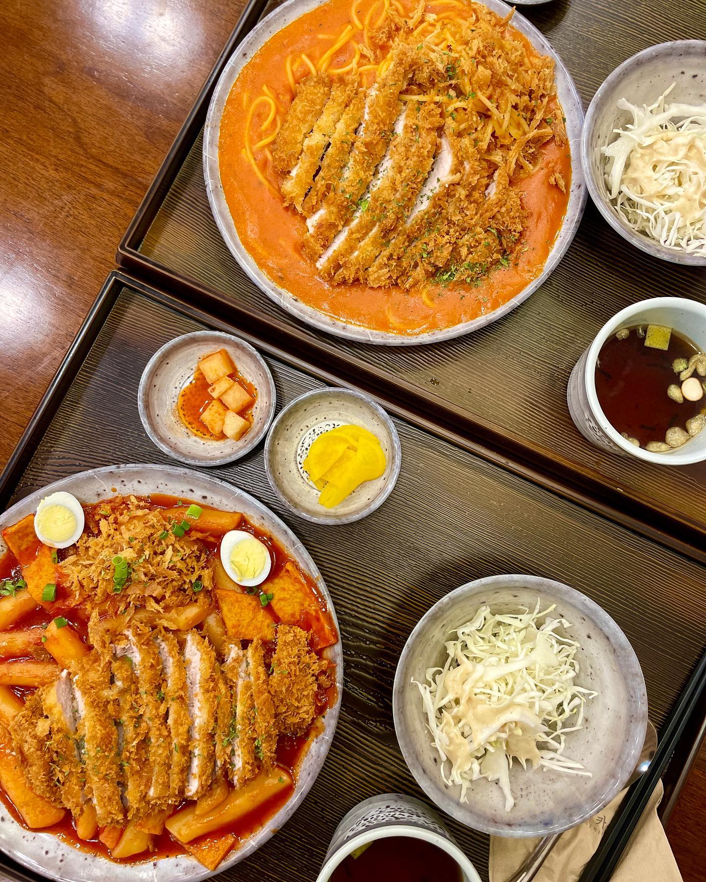 .
#협찬 #잠실 #유미카츠

돈까스덕후 유미카츠 다녀왔어요,
석촌호수 앞 핫한 가게들 몰려있는 곳에 오픈했더라구요
송리단길 데이트 장소로 최고!
역시 대기 살짝 해주고 입장

유미카츠 첫방문인데 기다리면서 메뉴판 정독!
숙성등심이 가장 부드러워질 도축 후 480시간의 기다림
가장 맛있는 상태의 돈까스만 고집하고
토마호크카츠, 떡볶이카츠, 로제파스타카츠 등
다양한 카츠 종류를 맛볼 수 있는 곳이예요

✔️로제파스타카츠12.5
✔️떡볶카츠 11.5
✔️탄산음료 2.0

모듬카츠랑 토마호크카츠 먹고 싶었는데 품절이더라구요.. ㅠ
아쉽지만 다른 메뉴로 주문!
아쉬운 마음도 잠시! 맛있게 먹었어요😋

로제소스랑 떡볶이에 돈카츠 넘 잘어울려요
떡볶이는 달콤 매콤 단품으로 판매해도 잘팔릴거 같아요
최고! 맛있어요
다음엔 토마호크카츠 꼭 먹어볼래요👋


#유미카츠잠실점 yumikatsu.jamsil 
📍서울 송파구 송파대로48길 19 1층

#잠실맛집 #송리단길맛집 #석촌호수맛집 #송파맛집 #잠실데이트  #잠실돈까스맛집 #송리단길돈까스 #돈카츠맛집 #돈까스맛집 #토마호크 #치돈맛집