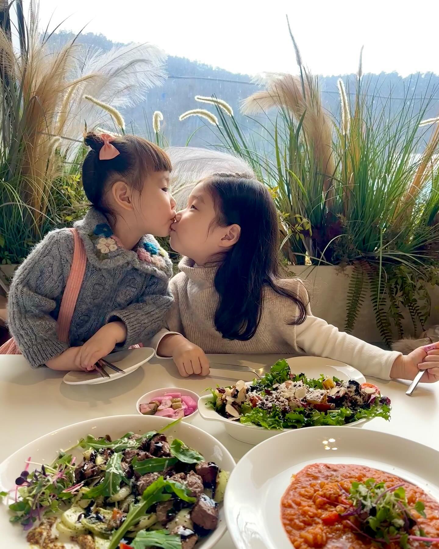 🍽️채이랑 태리랑 설 전야제🫧
서로 이름 부르는데 누가 누굴 부르는건짘ㅋㅋㅋ
ㅋㅋㅋㅋㅋㅋ웃기고 구욥ㅋㅋㅋㅋㅋㅋ🫶🏻