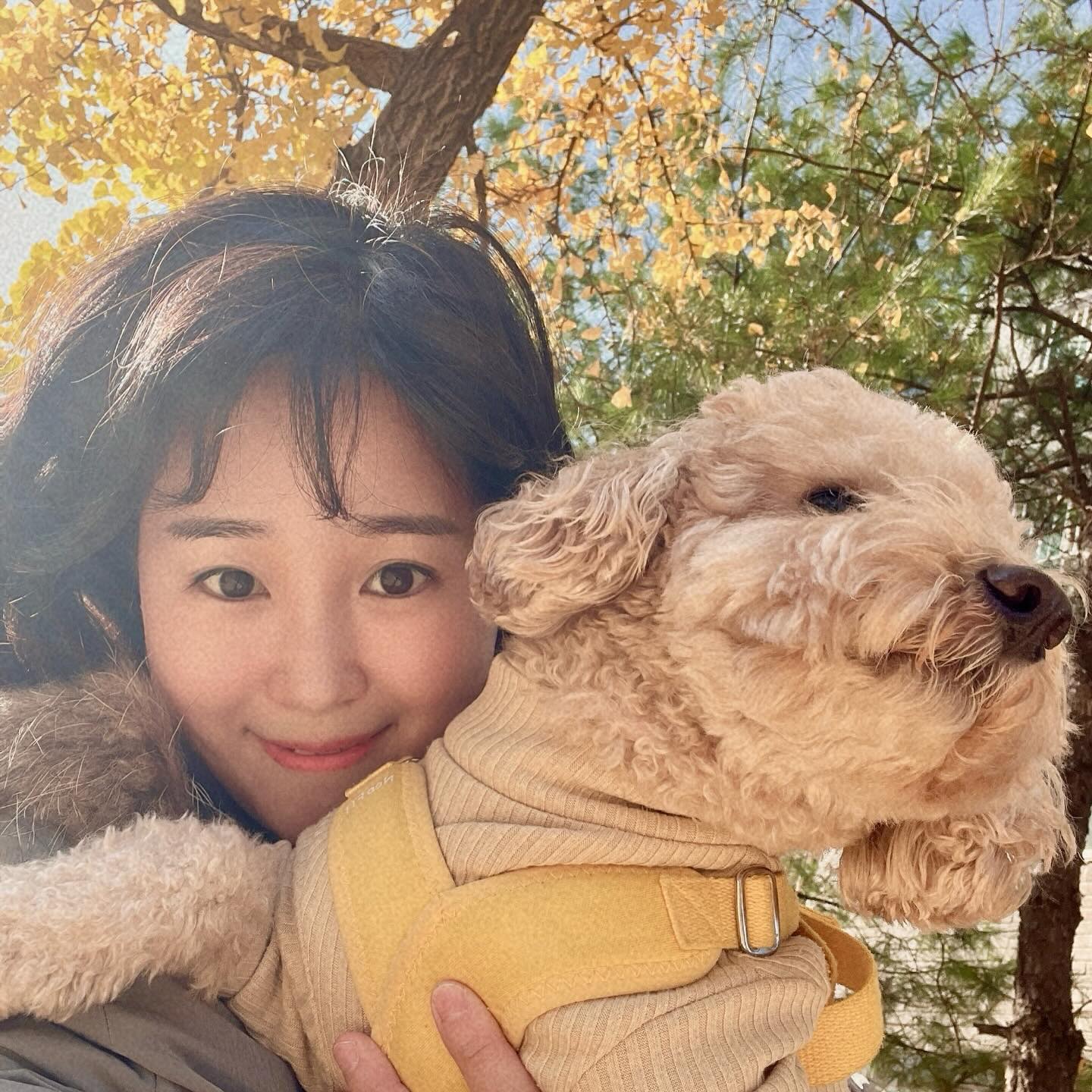 망고야 여기봐 x 1000000💛

1.황태 고구마 오리고기 닭고기 
달곰이 앵두 사랑이 쵸파 
좋아하는 간식 + 좋아하는 친구들 이름불러도
아무리 꼬셔도 봐주지 않는 망고

2. 그만좀 하라고 눈으로 욕하는 망고 
표정너무 무서움 ㅠㅠㅋㅋㅋㅋ

#투샷찍고싶다
#엄마가관리하는계정입니다
