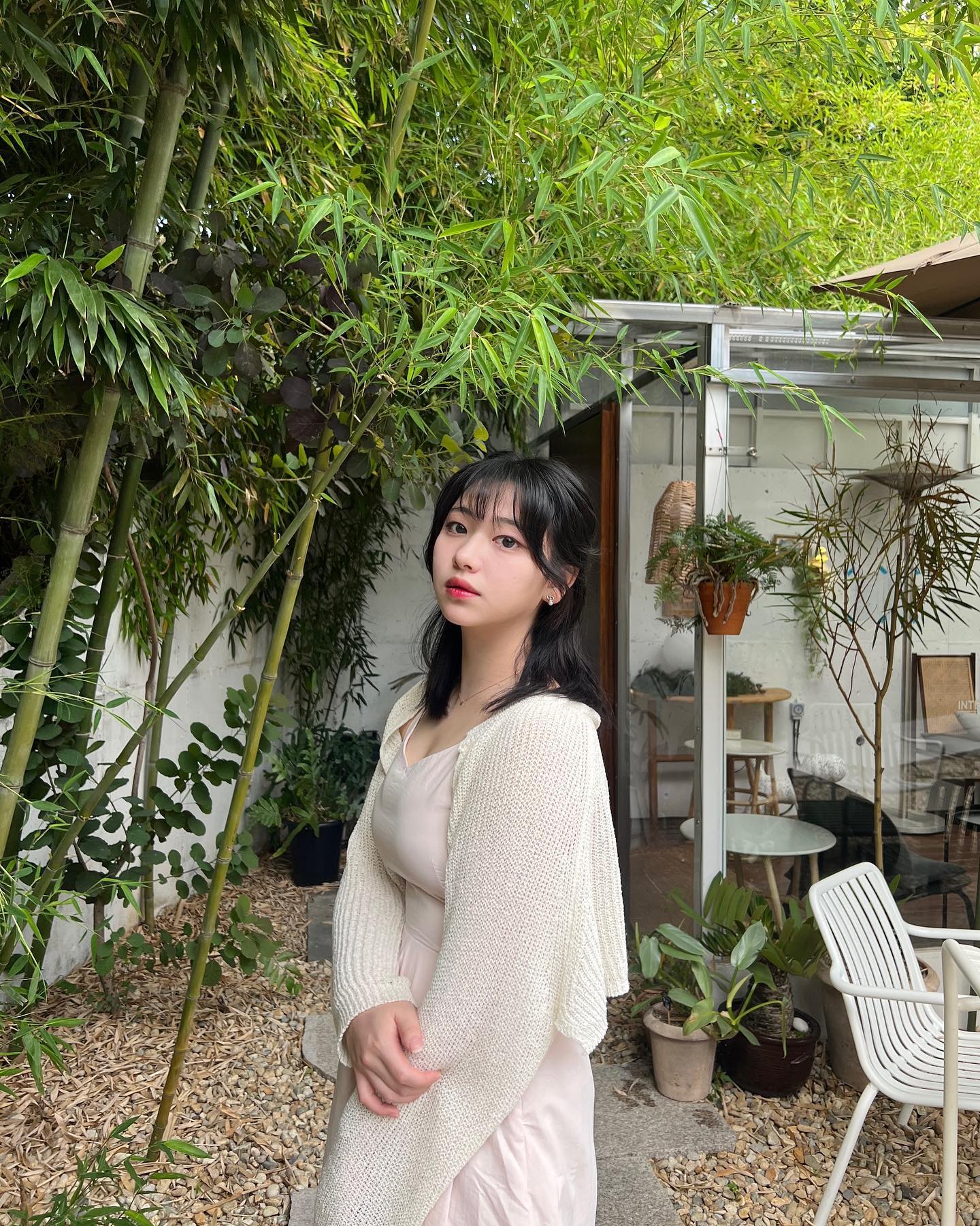 23살이 되신 나🌟

대전 사람들은 아는 누나에 아는 형님도 다아는 커피 인터뷰🌿

하트시그널 보는 사람은 들을 노래
아무 말이나 하는 휴일
.
.
여름이었다.

와중에 머리 묶는데 손가락총 때리는
da_00_bin ㅋᩚㅋᩚㅋᩚ

예쁜옷 알려준
choedwa 
perbit_ 

#대전카페 #봉명동 #봉명동카페 #인터뷰카페 #카페인터뷰 #궁동 #궁동카페 #커피인터뷰