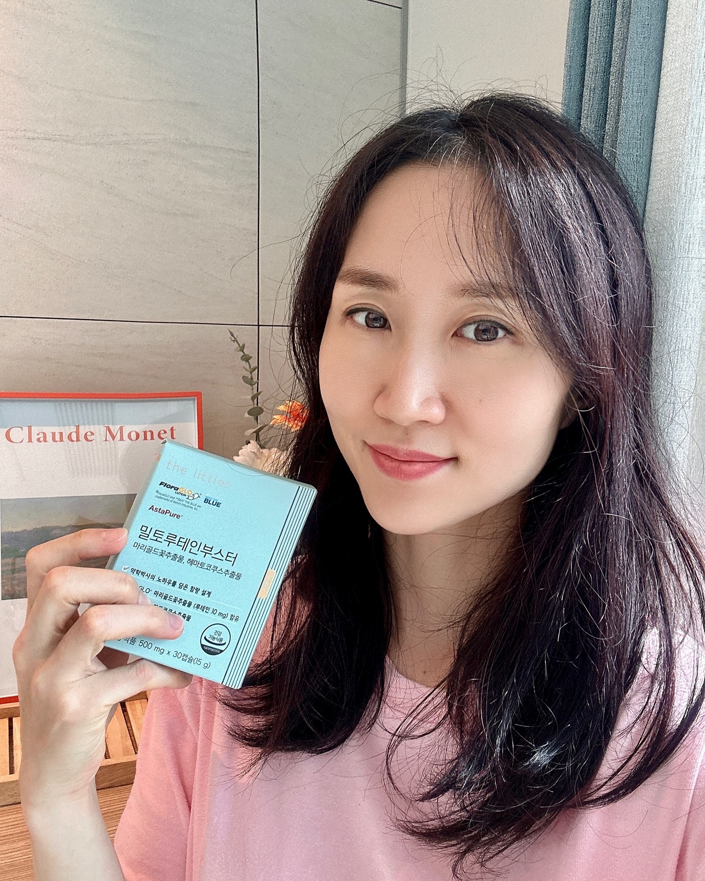 #협찬  밀토루테인부스터의 
눈 건강 미리미리 챙겨야 하죠
핸드폰 들여다보는 시간이 많아지다보니 눈도 금방 피로해지고
침침해지더라고요. 
그래서 챙겨먹게되는 루테인

밀토루테인부스터에는 
주 원료로 루테인 10mg 아스타잔틴 4mg 
부원료로는 식물유래원료인 밀토제놀이 함유 되어있어요. 

눈 건강에 도움을 주는 루테인은 미국 FDA로 부터 GRAS 등재된 DSM루테인으로 국내외 특허를 보유하고 있고

체내 합성이 불가능한 아스타잔틴은 50도 이하의 저온에서 헥산없이 추출하는 초임계추출법 추출하여 함유되어 있어요. 

밀토제놀은  2:1 비율로 빌베리추출물과 프랑스 해안송껍질 추출물이 혼합된 원료에요.
핵심 배합이 중요한 원료랍니다.

밀토루테인부스터는 사이즈도 작아서 목넘김이 편해서 좋더라고요.
하루 1번 1회 섭취면 끝!!
미리미리 챙겨요~

thelittles.official

#더리틀스 #루테인 #루테인추천 #피크노제놀 #아스타잔틴 #빌베리 #밀토제놀부원료 #아스타잔틴함유