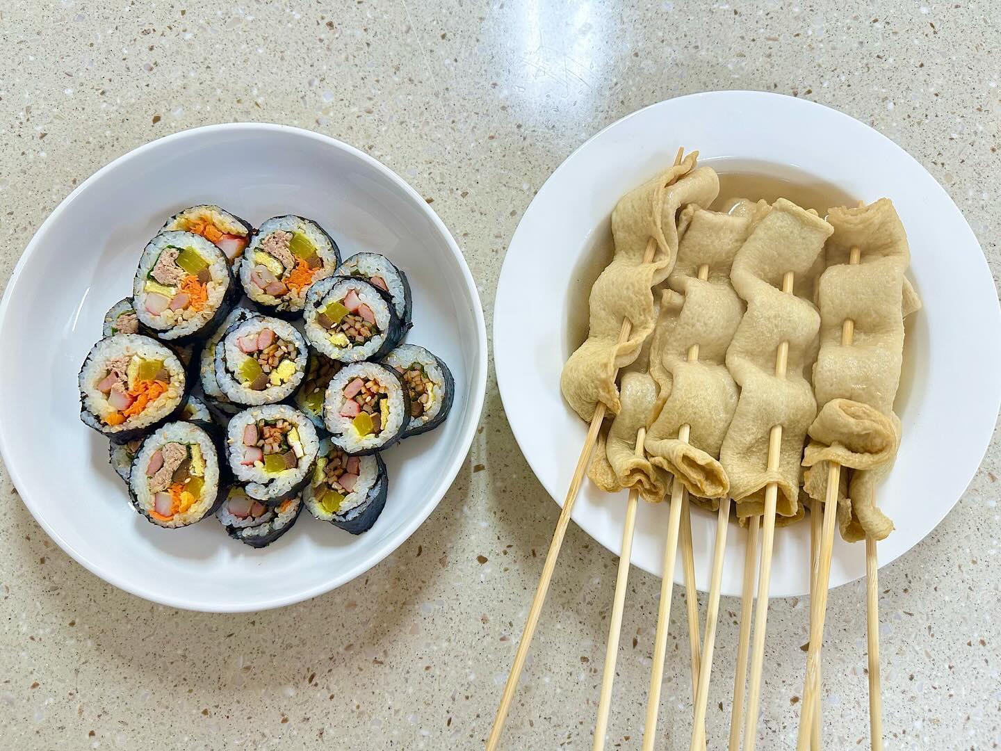 김밥데이💙

입맛이 다 달라서 종류별로

#일반김밥 
#참치김밥 
#진미채김밥 

#꼬치어묵 추가 해서 저녁밥 완성!

#집밥 #엄마표김밥 #저녁메뉴
