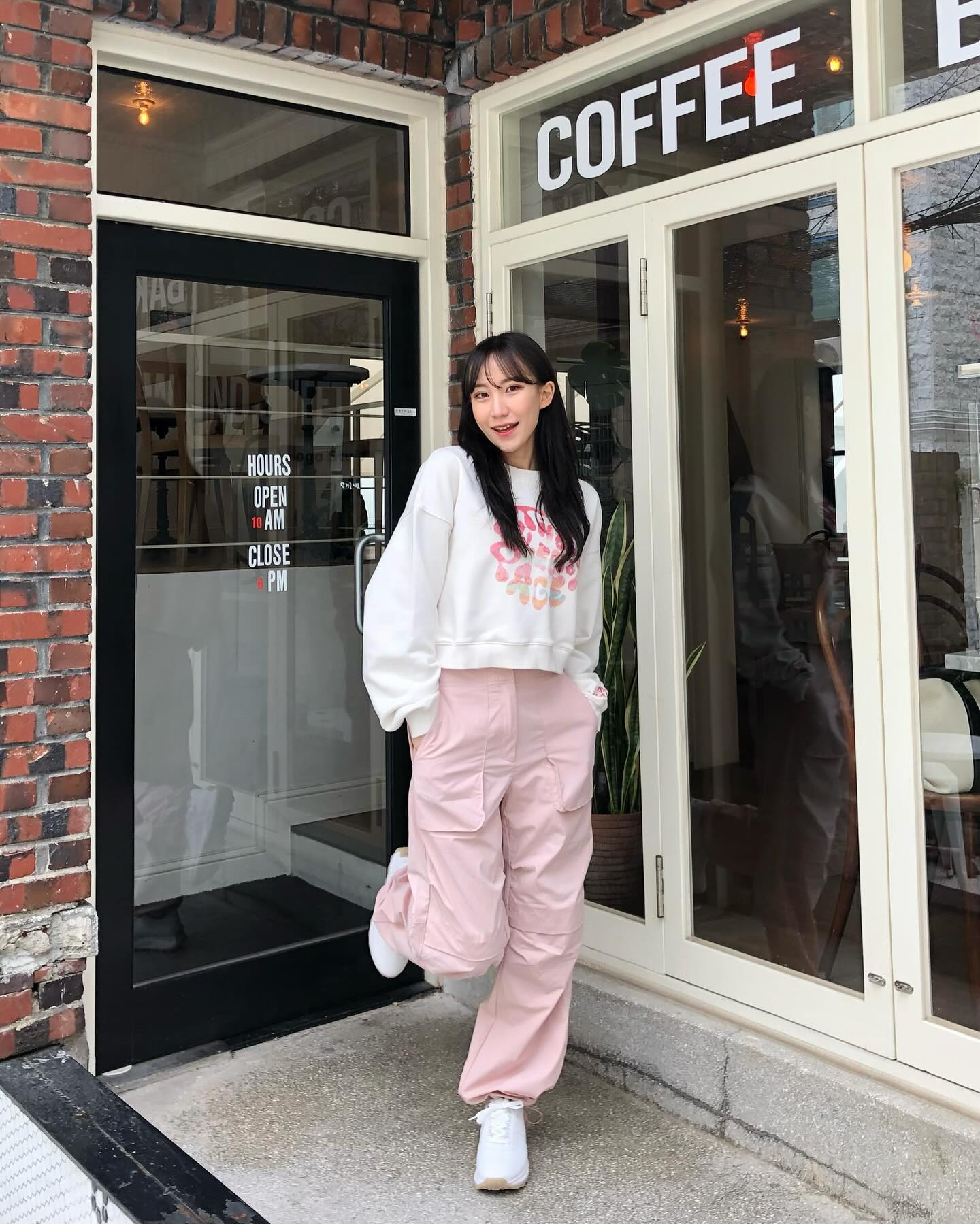 이제 진짜 봄 느낌〰️다들 주말 잘 보내고계신가요~?
더콜페 맨투맨 너무 화사해🌷
thecollectorpage #thecollectorpage #더콜렉터페이지 #TCP #더컬렉터페이지 #더콜페 #봄코디 #코디추천