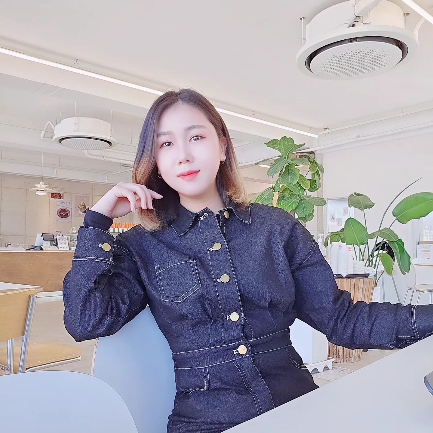 .
오랜만에 애 사진말고 내 사진
말이 있는 카페에서 내 사진 📸