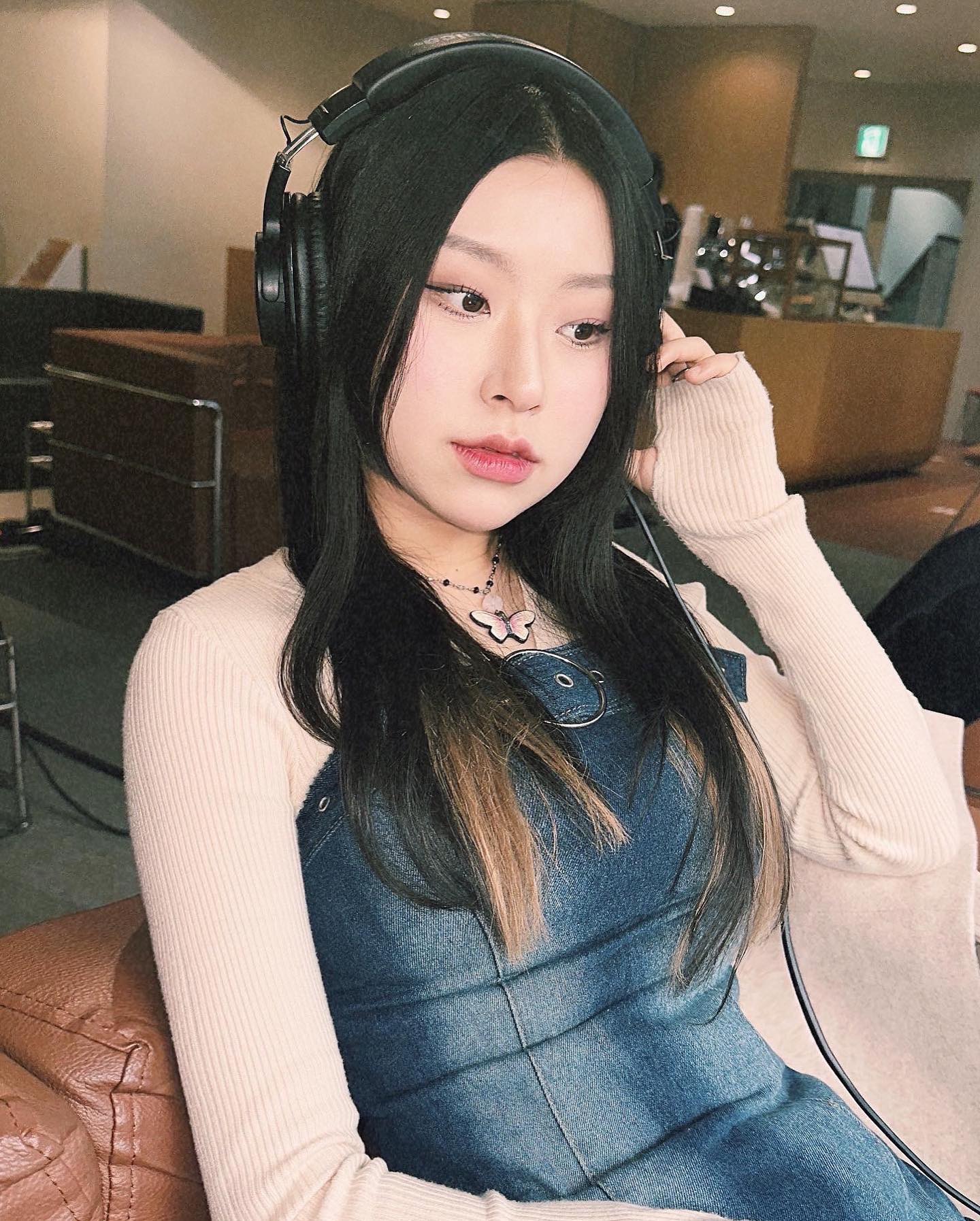 D - 3 ◡̎ 3
나랑 모히또에서 LP바 한 잔 할래 ?
