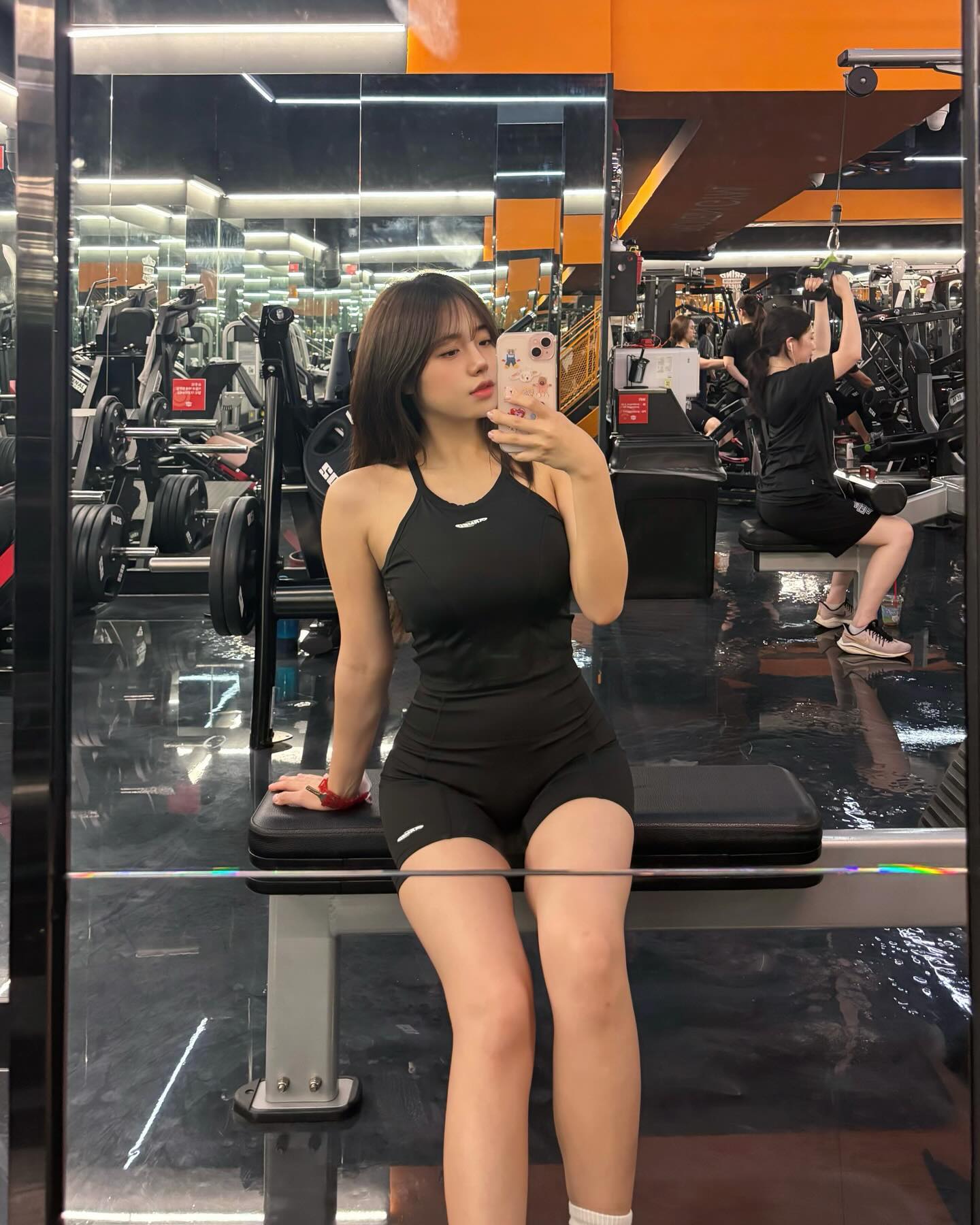 요즘 하은쌤과 함께해서 그나마 .. 운동 끄적대는 즁 .. 💕
구래두 운동할 때 이쁜 운동복은 포기 몬해 muscle_armed_daily 
신상입구 등 냠냠 😛