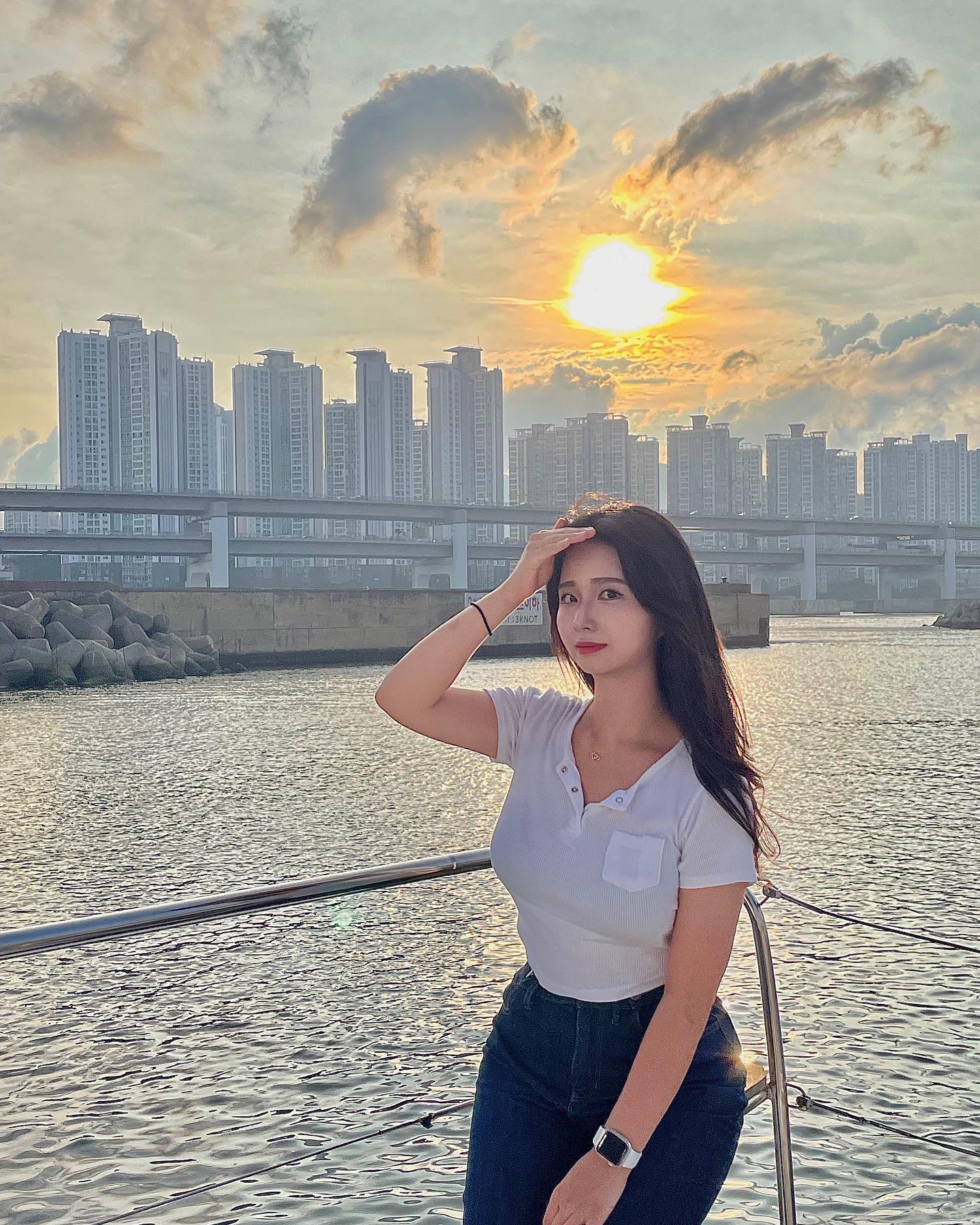 해 질 녘 요트 위🛥️