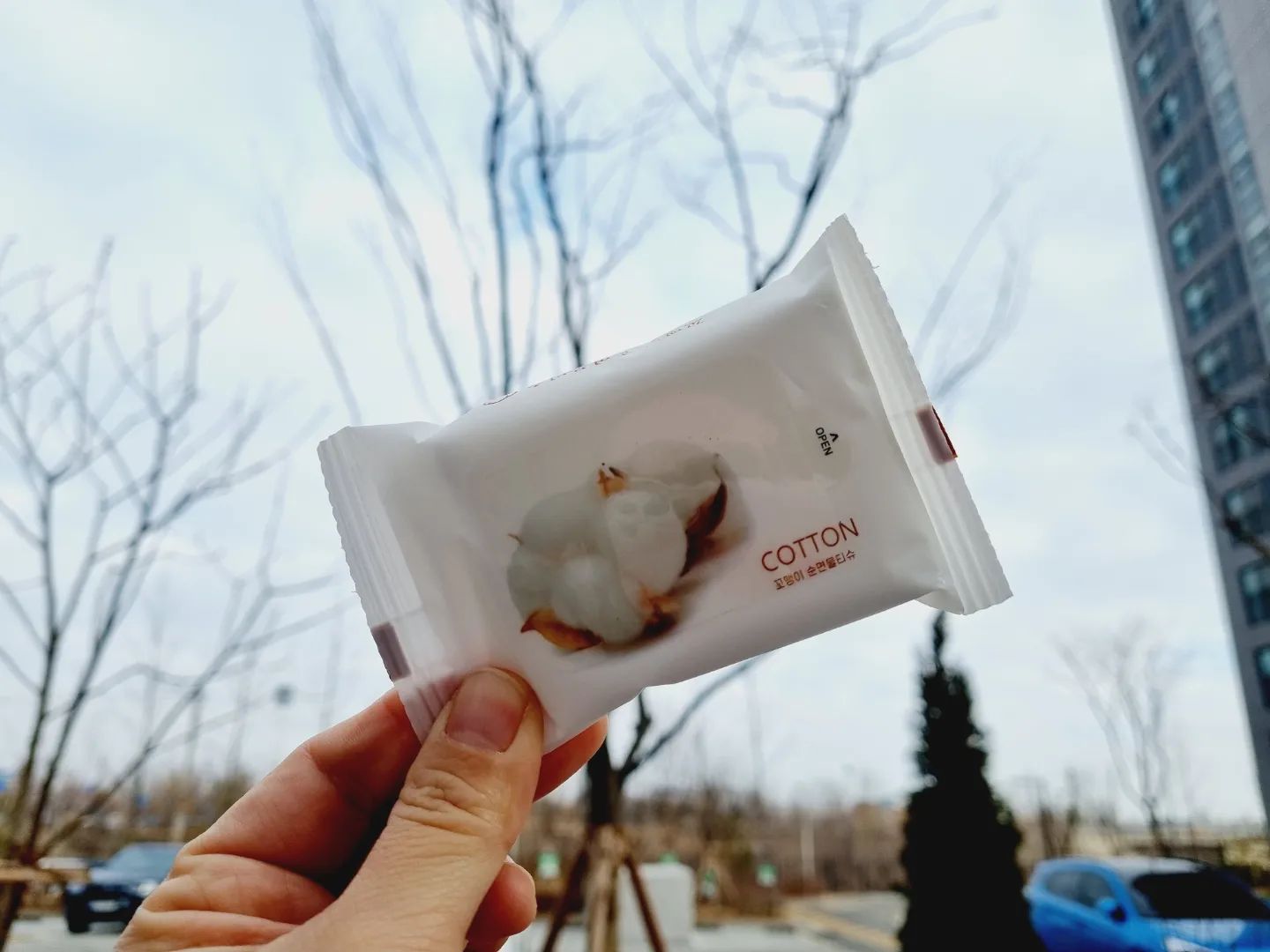 #협찬 💁‍♀️꼬맹이 순면 물티슈
.

외출할때 꼭 가지고 다니는 물티슈! 
그동안 대용량 물티슈 가지고 다니느라 어깨 빠지는줄 알았는데 
꼬맹이 순면 물티슈 알았더라면 얼마나 편했을꼬!!!
.

로하스, 비건 인증 원단에 생분해 물티슈라서 안심하고 사용 가능하고 피부 저자극 테스트 완료해서 우리 아이 피부도 자극 없이 닦아줄 수 있고!
장점이 너무 많다는^^
.

앞으로도 함께하자 꼬맹이 순면 물티슈 최고 👍 
.

#베이비템 #티슈왕 #꼬맹이물티슈 #꼬맹이순면물티슈 #순면물티슈 #꼬맹이미니물티슈 #건티슈 #휴대용물티슈 #어린이집준비물