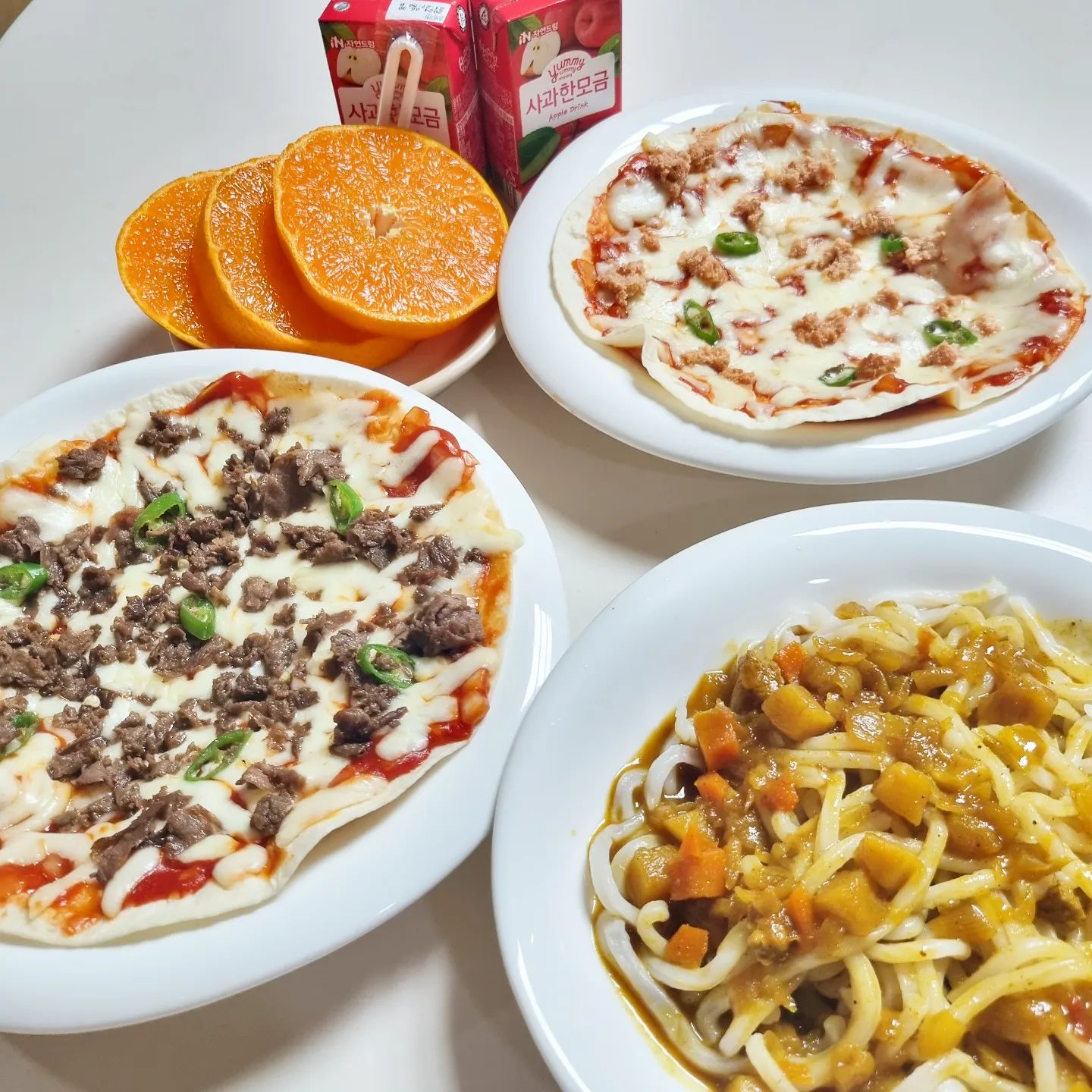 ⠀
퇴근후 배고픈 우래기들 위해 후다닥~👩‍🍳
불고기, 명란이 굽굽해서 치즈듬뿍~♡
명란또띠아피자가 엄지척이라는 막둥씌👧⠀
너희들만 배부르다면 애미는 부엌에서 열일해도🫶
역시나 #오늘도클리어👍

#주방불태우고애미는기절 #방학의끝이보인다 #불금좋아 #다둥이네집 #초딩맘 #중딩맘 #고딩맘 #딸아들딸
#불고기또띠아피자 🍕 #명란또띠아피자 🍕 #카레우동 🍝