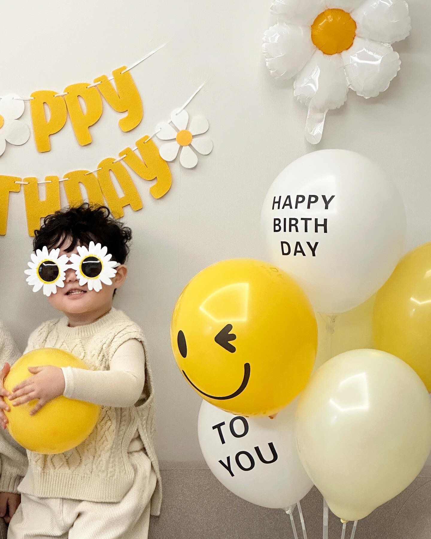 ₍₍ (̨̡ ‾᷄⌂‾᷅)̧̢ ₎₎ 어휴 징짜 
뭐한다고 이리 귀엽냐 서지온💗

우리 온이는 누가 봐도 막내 누가 봐도 두찌😝 
형아랑 싸워도 금방 풀리고 또 형아 좋다고 
치대고 있는 온이라 안이도 미워 못하그등여🤭 
우리집 큰 행사 안이 온이 생일주간 끗!₍₍ ( ๑॔˃̶◡ ˂̶๑॓)◞♡ 
#우당탕탕 
#찌니의찌오니