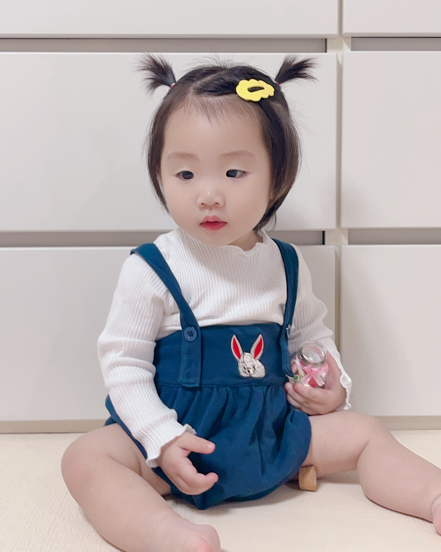 #서아사진❤

딱 맞아서 이뿐데
또 못 입겠다🥹
아쉬워서 사진 왕창 남김😂

요것도 엄마 스퇄❤️
👧🏻떠아가 입어서 더 이뿐걸

📸 24.10.27 D+392

#12개월아기 #딸스타그램
#귀요미딸 #사랑해딸❤️