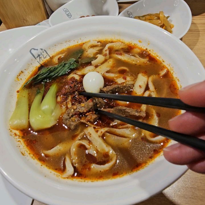 #협찬
#일부내돈내산
#건대역맛집
#건대딤섬맛집
#중국요리레스토랑
#송화산시도삭면
#깐풍새우
#딤섬

🍽송화산시도삭면 

오리지널 중식 레스토랑​

서울시 광진구 뚝섬로 27길 48번지 (자양동 851-20번지)

02-6052-7826

매주 월~일요일(오전11시~밤11시)

매주 화요일 정기휴무. 브레이크 타임 : 오후3시~4시 

🫰시식후기

마라탕 좋아하는 모자
도삭면은 국물이 더 깊어요.
넑고 두툼하고 쫄깃함이 두배인 도삭면

통통한 새우깐풍기
찹쌀튀김옷이 두배로 고급지고 맛나요.

한강유원지 코스로 아들과 맛집데이트 다녀왔어요.

📣 상세후기는 블로그를참고해주세요.