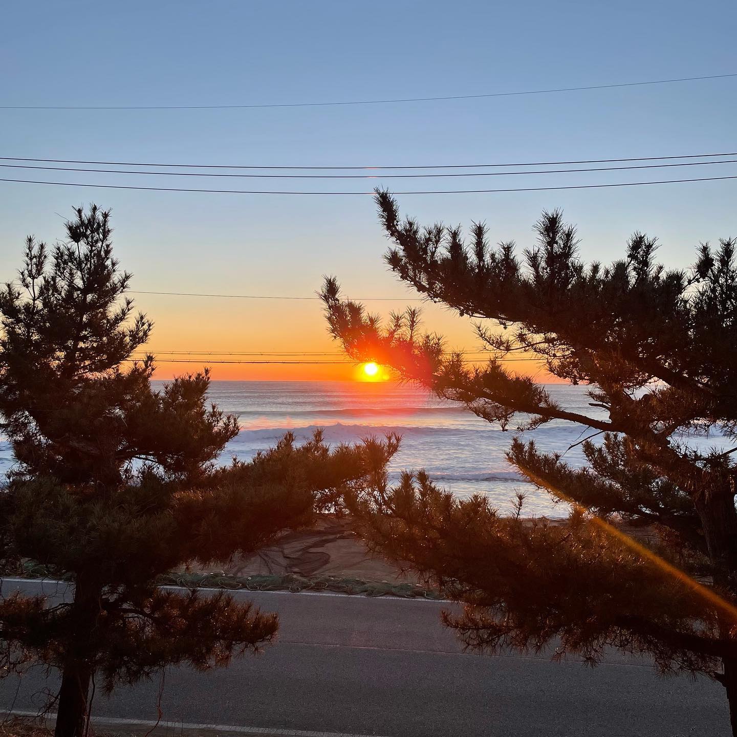 겨울바다♥️🌊

#메리 #메리크리스마스 #겨울바다 #겨울 #아침 #일출 #좋반 #좋반테러 #좋아요반사 #소통해요 #인친님 
#선팔하면맞팔 #맞팔환영