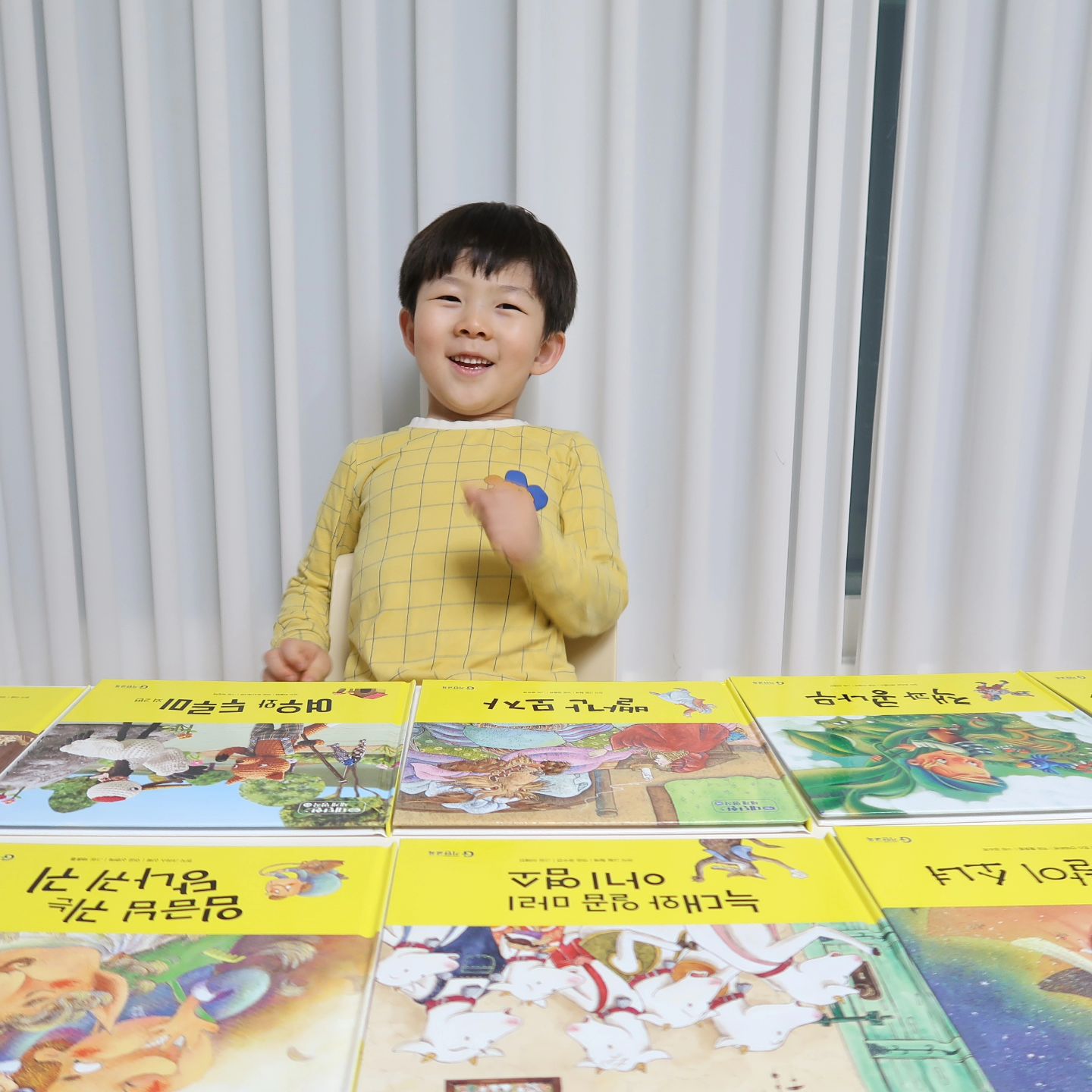 #협찬

기탄교육 전집, 학습지로 4달간의 후기!

📍일단 기탄 대단한 전집 시리즈는 가성비 갑이에요
50권이 10만원대라 부담이 덜해서 좋고
세계명작은 아이들이 너무 좋아해서 필수전집이랍니다!
#대단한세계명작

📍4-7세 유아기 감정에 대한 책도 정말 좋아요.
친구들과, 일상에서 느끼는 감정에 대해 배우고 이럴땐 어떻게 감정을 다스려야 하는지에 대한 해답이 있어서 감정 배우는 아이들에게 한번쯤 읽어주면 좋은 책!
#어린이감정이해 #이럴땐요렇게

📍기탄학습지는 정말 유명하죠!
아이들이 좋아하는 학습지는 따로 있다더니 기탄은 실패가 없어요.
하루 1장 난이도, 연령별로 구분되어 학습루틴 잡기 좋은
#한글떼기 #수셈떼기 #abc떼기

📍미술, 수학, 한글
놀면서 학습하는 #놀이야공부야 까지

계속 신상 출시 중인 기탄교육!
앞으로도 튼튼이와 함께 초등까지도 쭉 함께해요🤗

-
gitan_official_ 
#기탄교육 #기탄 #기탄출판 #유아전집 #전집추천 #홈스쿨