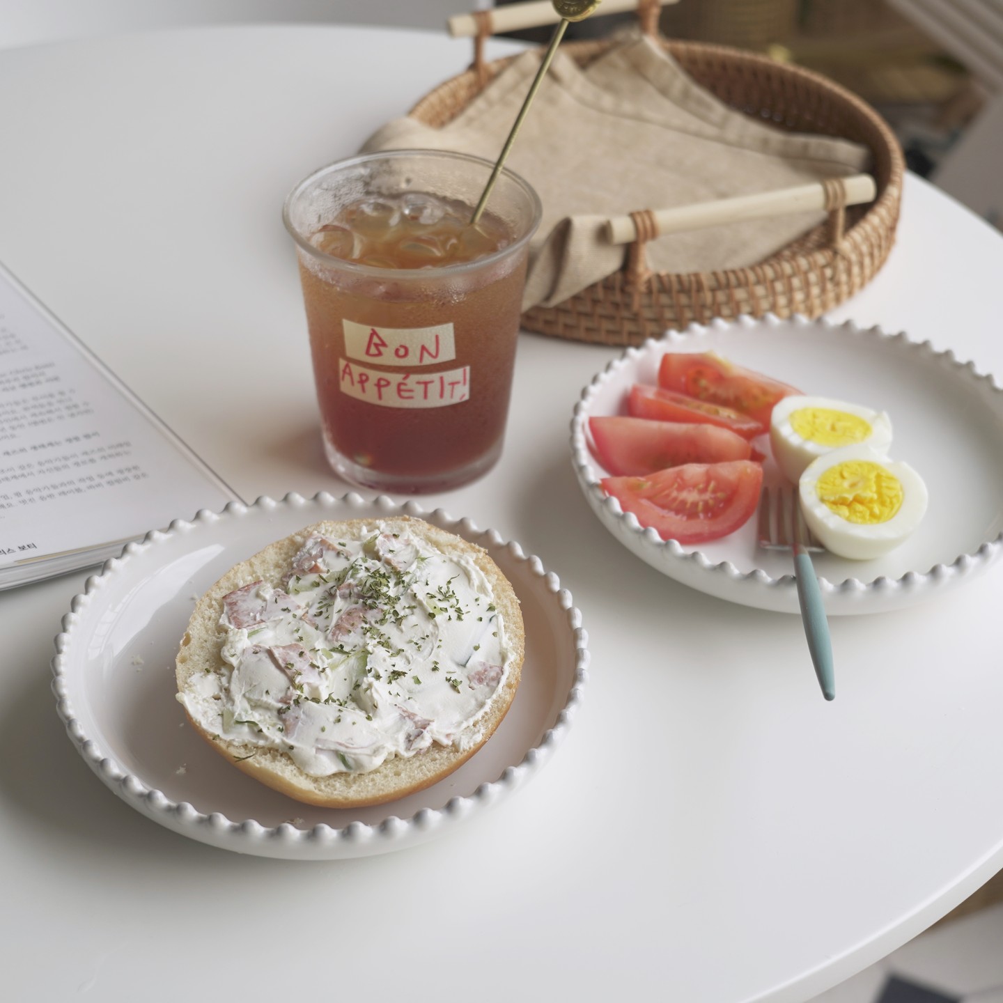 뒤늦게 빠진 #베이글의맛 !
와 진짜 왜 이렇게 쫀득해
요즘 매일 먹는 #점심식단

#오늘은모처럼외출 #글쓰고싶다