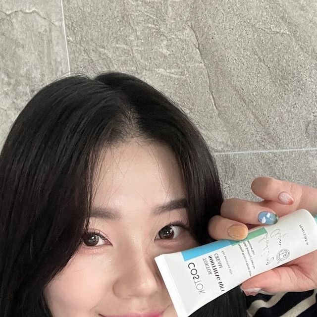 헤무 on Instagram: "#협찬 #수딩아쿠아크림 ✔️ 자극 받은 피부 톡톡! 진정시켜주는 제품을 소개해드려요💖 바로 코스톡에서 나온 톡톡 수딩 아쿠아 크림입니다! ✔️ 수분 보호막으로