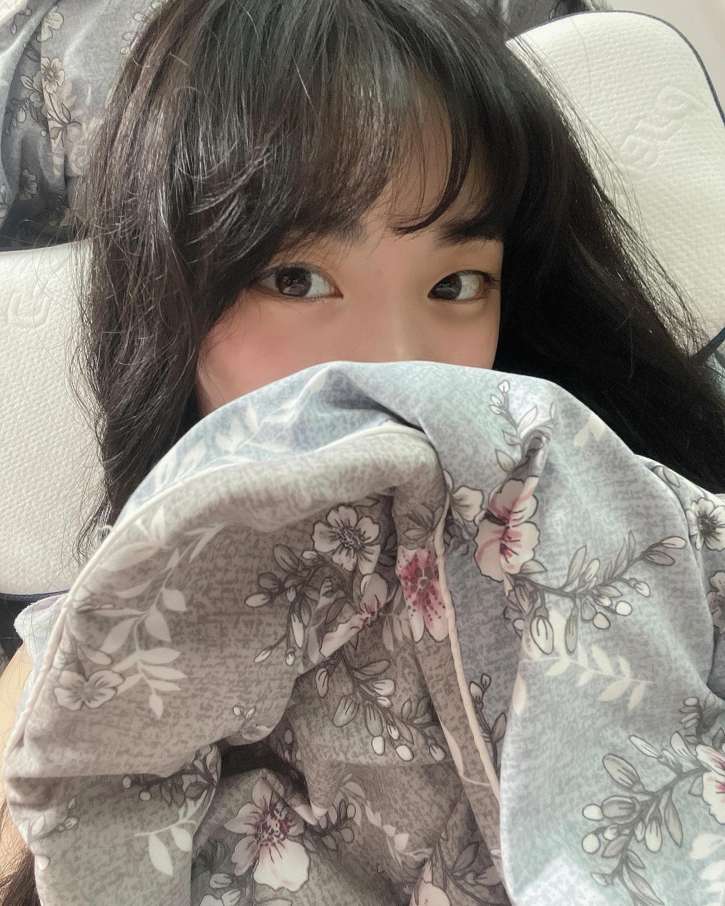#협찬 drohbros ☁️
척추 전문 의사가 직접 만들고 설계한 경추베개 추천 ☁️♥️
3중구조로 개발되어 C커브 유지기능과 편안함을 함께 제공해요!
센스있게 높이 조절 패드가 들어 있어서 취향에 맞는
베개 높이 조절이 가능하답니다 :) 저는 이미 딱 좋아서 패스!
친환경 오가닉 코튼 커버 사용으로 쾌적한 감촉과 수분흡수
진드기 및 유해세균을 차단시켜줘서 위생적인 관리가 가능해용♥️
진심 너무너무 편안하고 왜 이제서야 알게 되었나 싶어요..강추♥️

#베개 #베게 #배개 #배게 #경추베개 #베개추천 #꿀잠 #C커브유지 #바른자세 #씨가드 #CGUARD #숙면 #수면 #잠 #메모리폼베개 #기능성베개