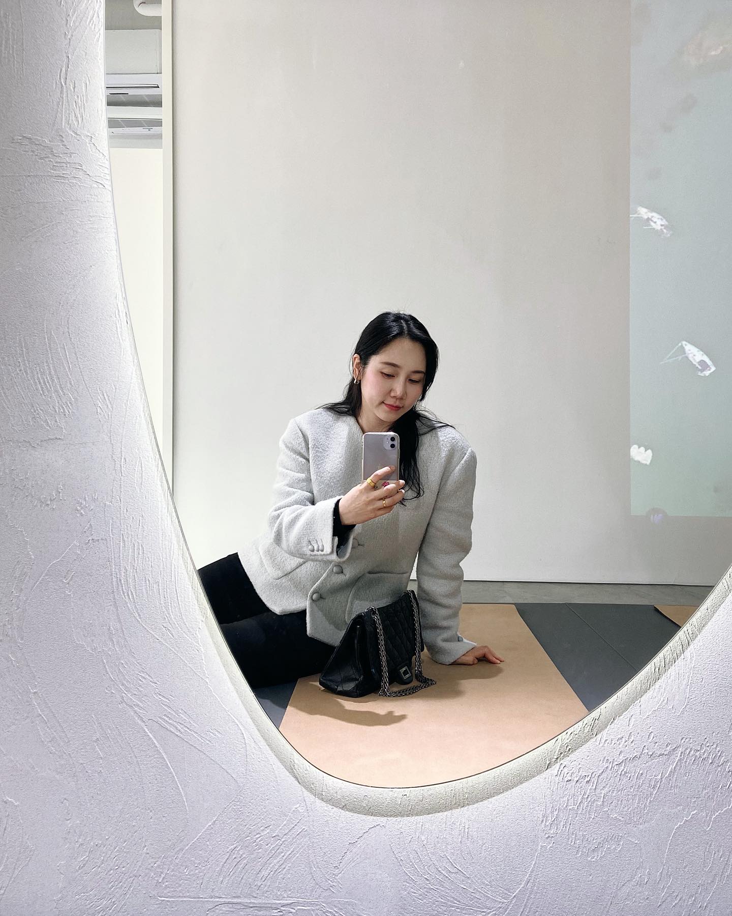 오랜만에 짝꿍네 #벌커스짐
올 때마다 운동하고 싶어지는 인테리어 어쩔✨

최신기구, 힙 존, 힐링 스트레칭 존, 런닝 호수 뷰,
얼음 무료, 단백질 음료 자판기, 자유로운 충전까지.
진짜 홀린다 홀려🥹
-

#새솔동 #새솔동헬스장 #새솔동pt #새솔동헬스 #새솔동피티
#운동하는여자 #헬린이 #운동소통 #운동맛집 #헬스장인테리어