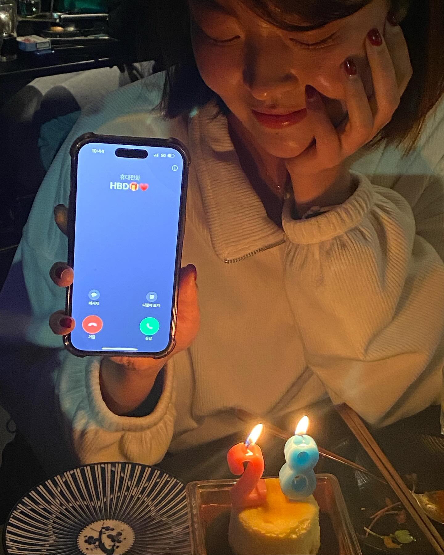 1. 요즘 유행 다 따라 하는 마지막 20대
2. (엄마)가 좋아하는 모카 케이크
3. 2023 마지막 술 #화요 
4. 마지막 식사는 매갈
5. #만28세 
6. 속삭이면서 노래 불러주는 칭구들
••23년 마지막 날도 너무 해삐하게 보냈다❤️
기대되는 2024••❤️올해도 과한 사랑 부탁합니당