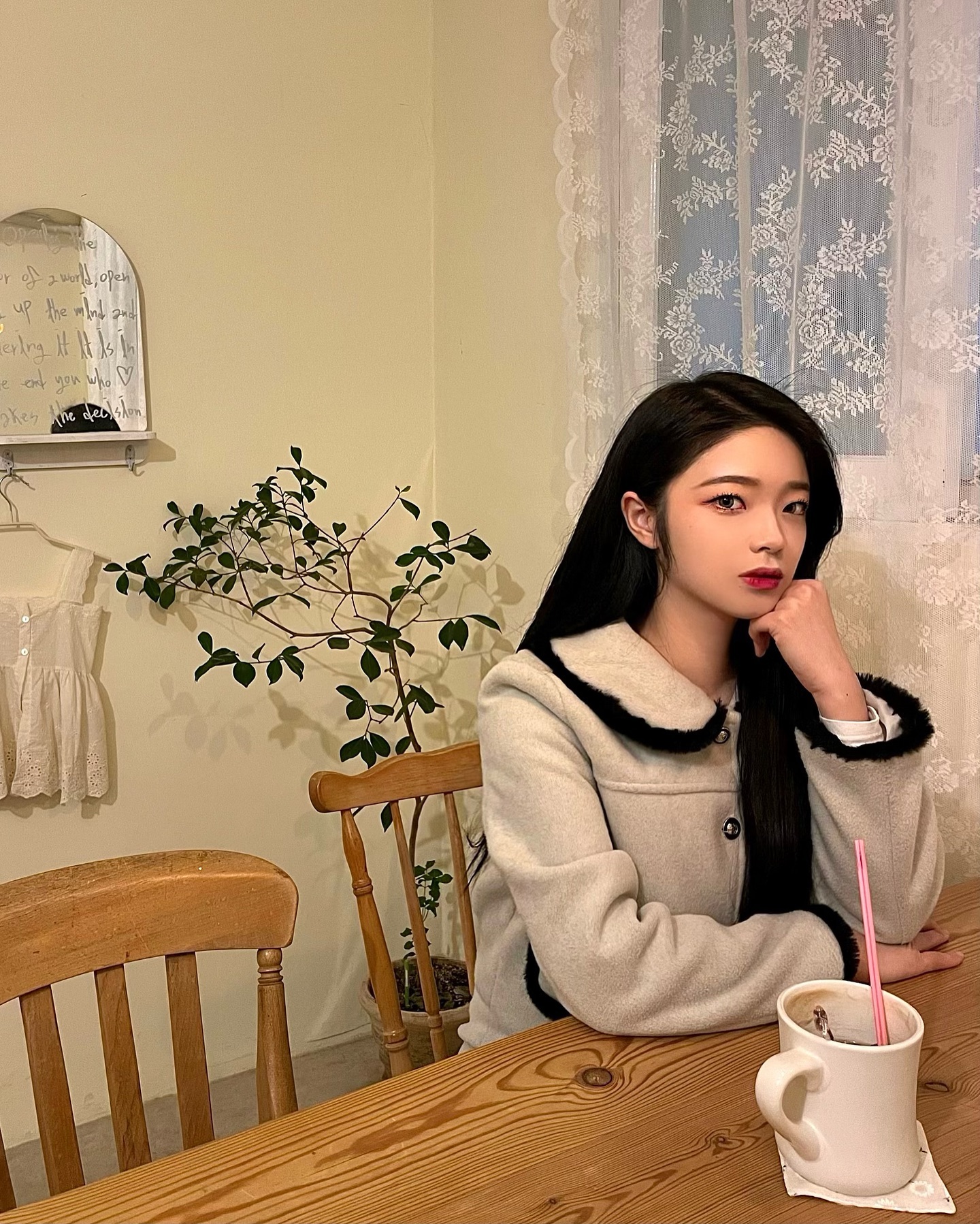 누가 컵 좀 치워 주세뇽...♡