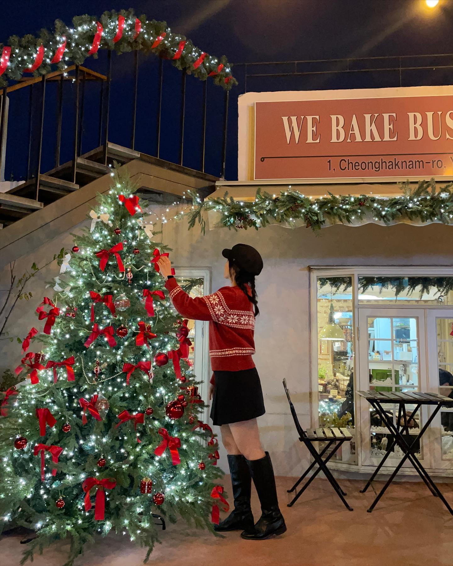 아몰랑 나 아직 크리스마스 ㅋㅋ 😇🎄🎅🏻🎁
영도 꼬쇼내에 무조건 밤까지 있어야하는 이유
낮보다 트리가 이쁘고 손님들 많이 나가시고 나서
댕댕이들 포토타임 구경하는 재미!! 🐶