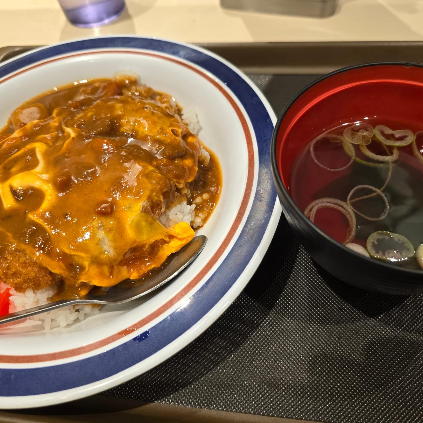 도쿄 2일째

리철이만 저녁 후딱 먹이고
내꺼는 포장... 맥주랑 느긋하게 먹게....
육퇴 후 알코올은 진리다

육퇴 3분컷 효자 순둥이 리철이