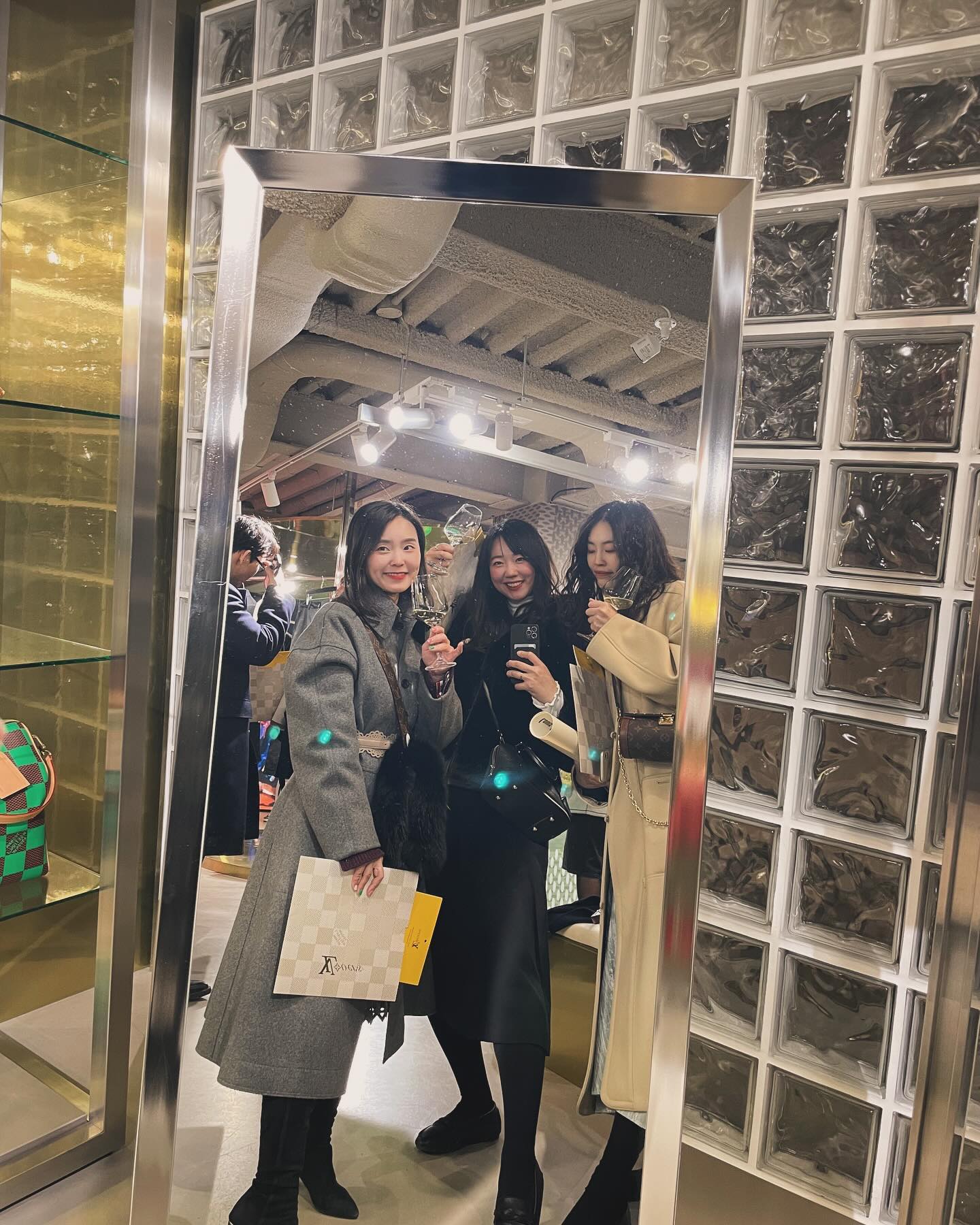 #루이비통 파티 즐거웠다잉🫶
불금을 보내게 해준 남편 땡큐😚

#루이비통도산 #불금🔥 #자유뷘🤘