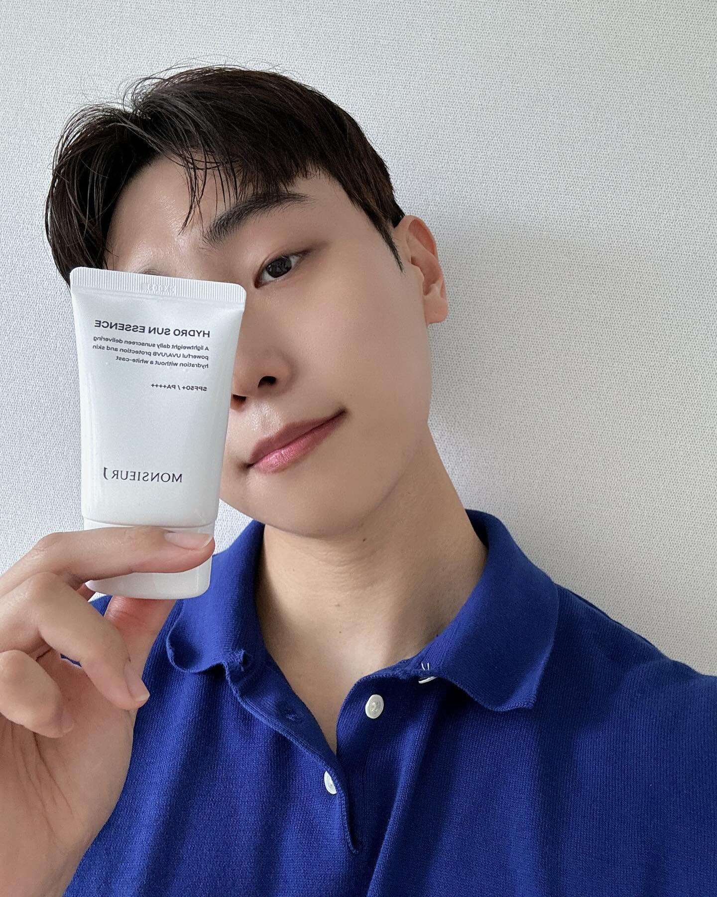 에센스를 주시면 어떻게요 선크림이라면서요🫢
monsieur_j_official 
•••
••••
••••••
백탁현상 절대없이 끈적이지 않은 수분크림같은 발림성
이보다더 부드러울수가 있나 싶은 말도안되는 제형!!!!!!
광고지만 사심없이 극강추!!
••
#광고#일상#데일리#여름#필수#선크림#남자#화장품
#무슈제이 #남자선크림  #하이드로선에센스 #수분선크림 
#남자선크림추천 #남자썬크림추천 #촉촉한선크림 #선에센스