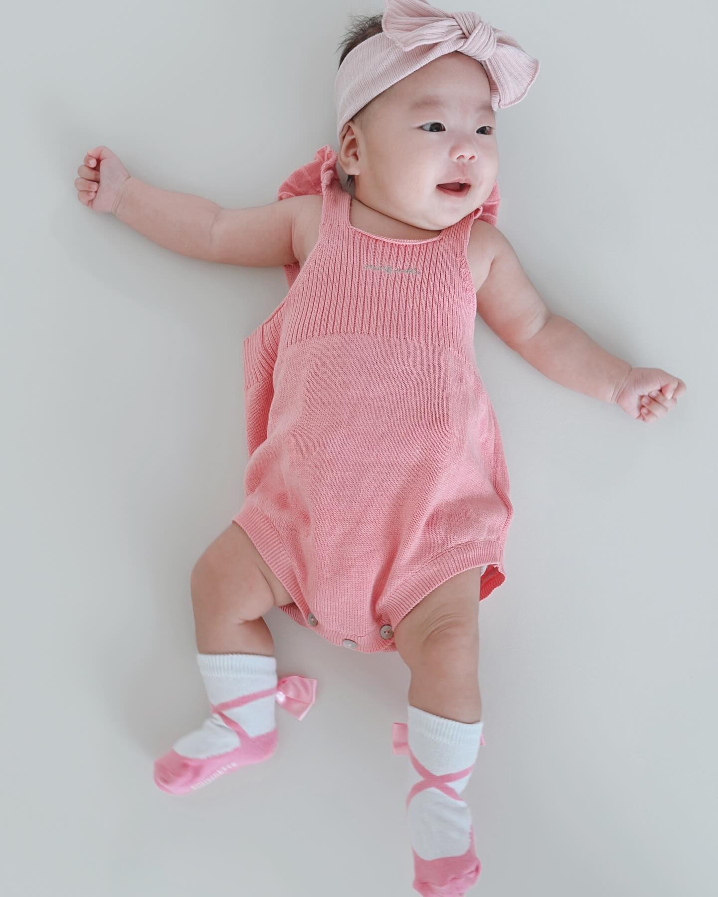 오늘은 핑크공쥬🎀

#협찬
미국 아기 용품 브랜드 삐빠베이비의 #발레리나양말

색상별로 있어서 옷에 맞춰서 입기 죠쿠
포장도 예뻐서 #출산선물 하기에도 좋을 것 같아요 !
(엄마 버전도 만들어쥬세요)

울 아혀니 커서 발레 배우까?

Thank you 🏷️ bbibbababy