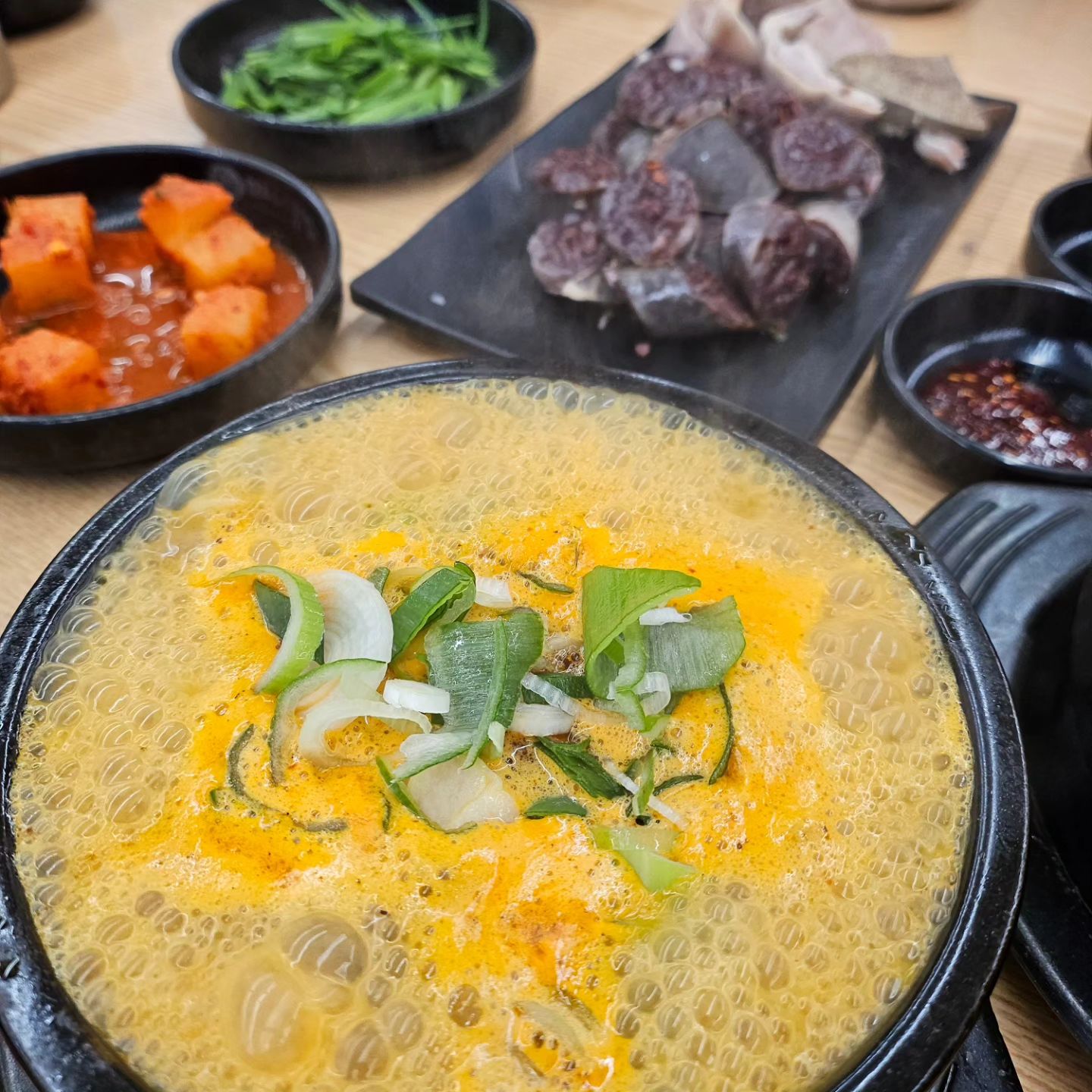오늘의 저녁 
남편 최애 순댓국

아빠 입맛 닮았네
진재가 입구 들어오자마자 
오~~ 냄새좋다~~~하시는 아들!

순대국밥 맛집 인정👍

#오산 #오산맛집 #마니국밥 #순댓국맛집